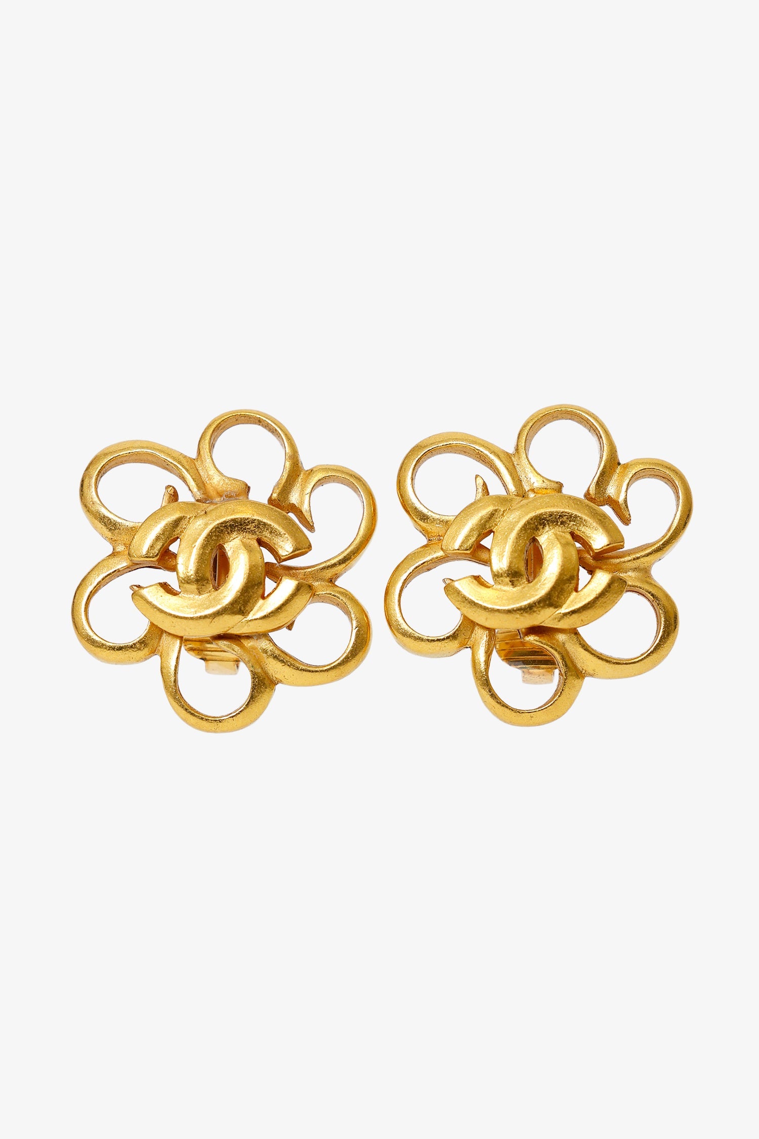 Pre-Loved Chanel™ Gold Tone CC Flower Clip-on Earrings