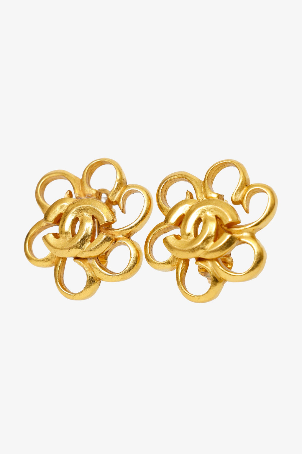 Pre-Loved Chanel™ Gold Tone CC Flower Clip-on Earrings