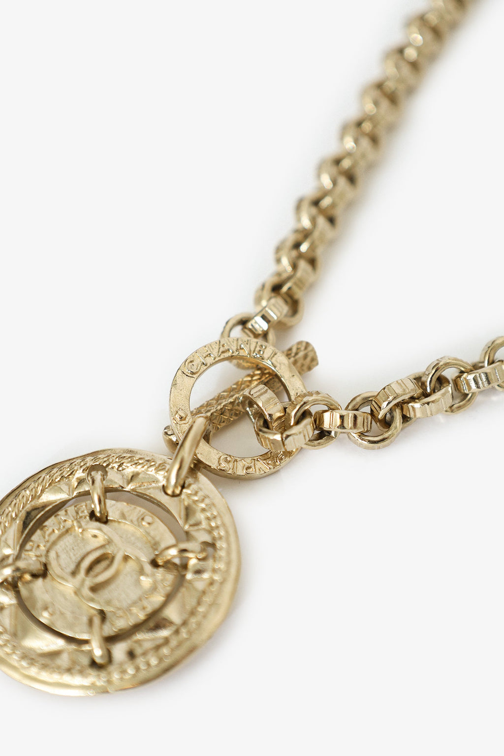 Pre-Loved Chanel™ 16B Coco Mark Round Toggle Necklace