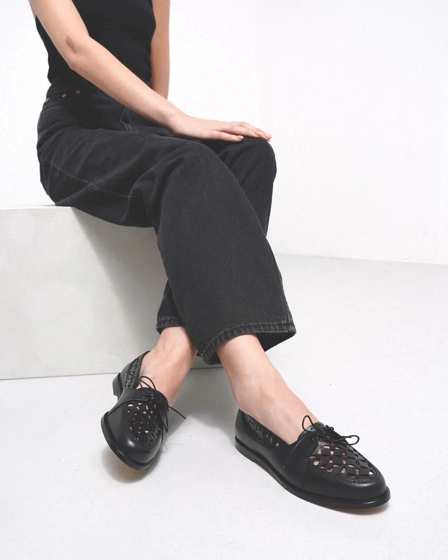 MANOLO BLAHNIK DELIRIUM LASER CUT LEATHER LOAFERS