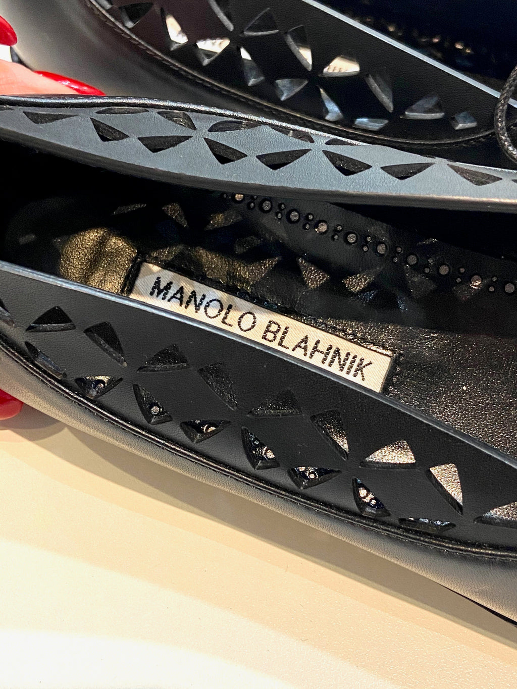 MANOLO BLAHNIK DELIRIUM LASER CUT LEATHER LOAFERS