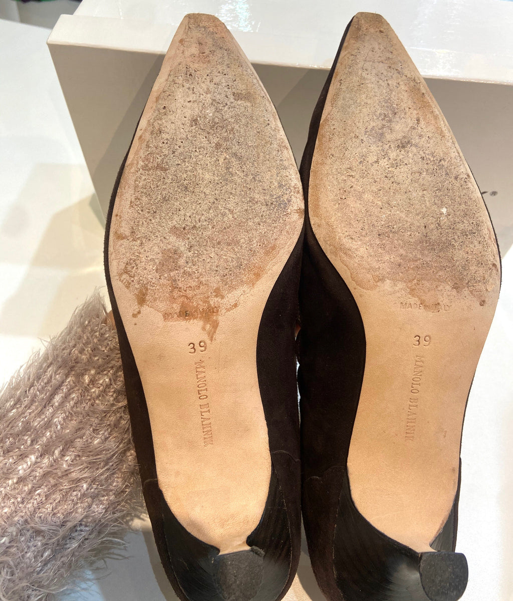 MANOLO BLAHNIK SRILASCA 50 SCALLOPED SUEDE PUMPS