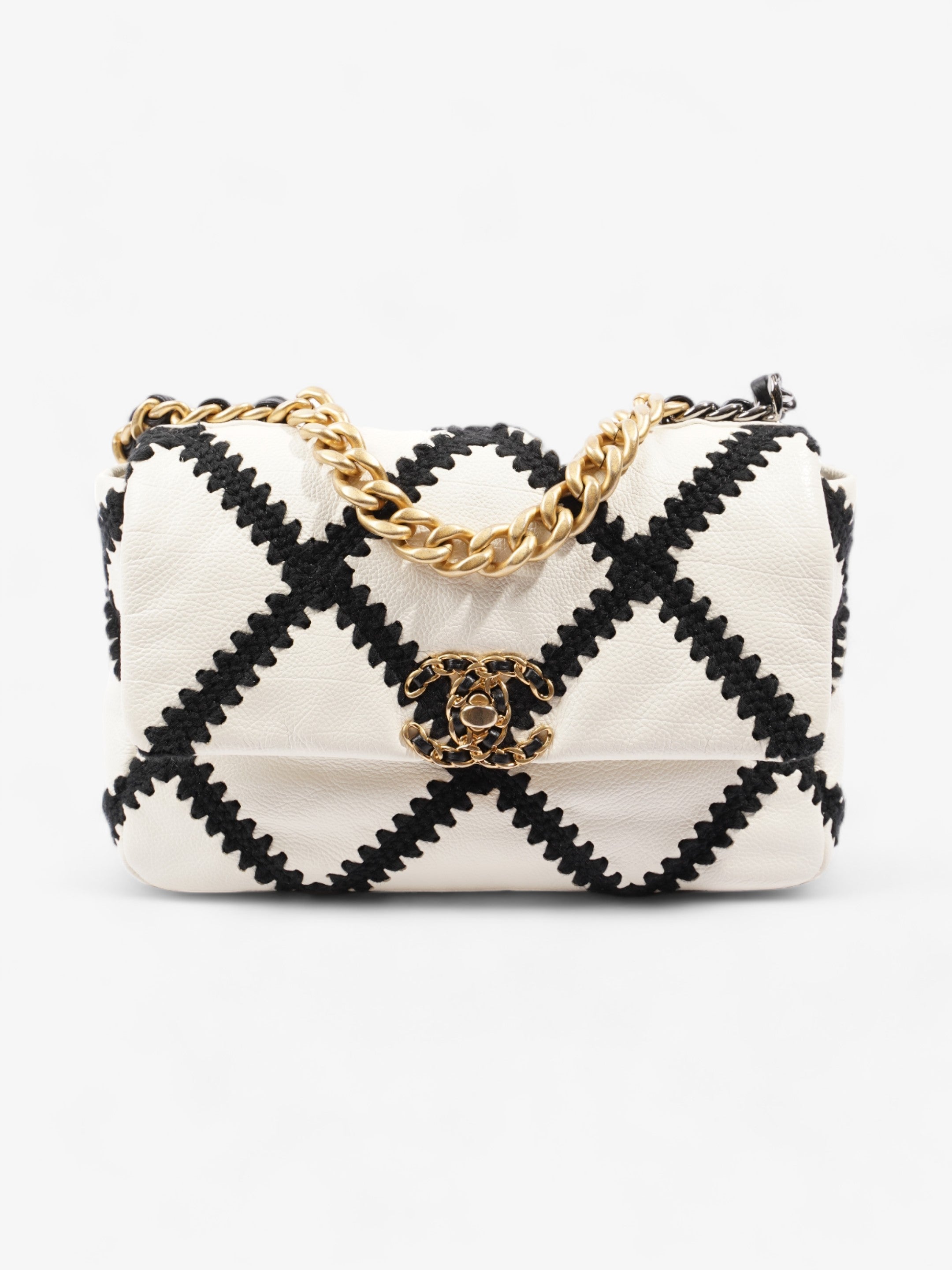 Chanel Chanel 19 Black / Cream Leather