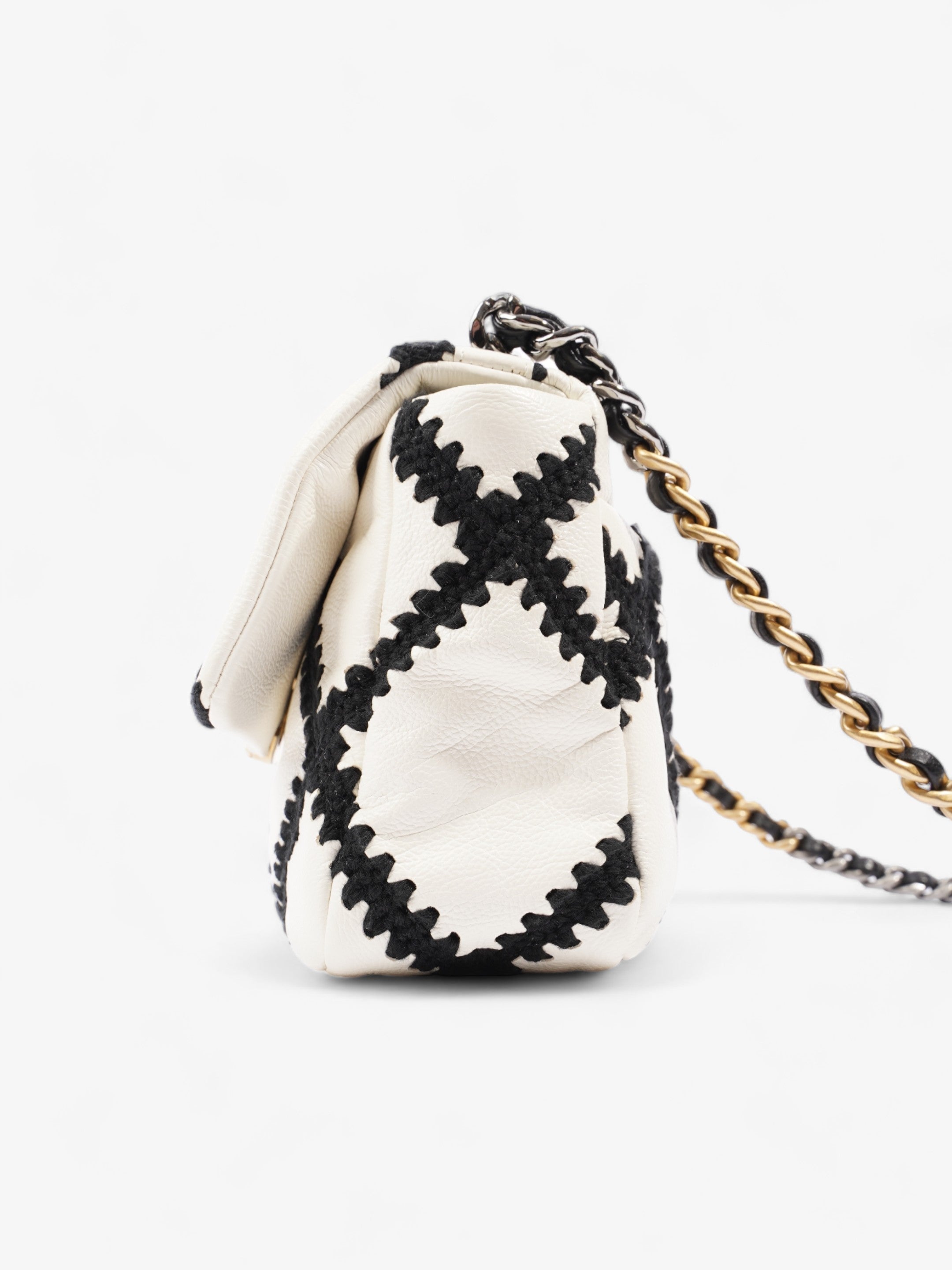 Chanel Chanel 19 Black / Cream Leather