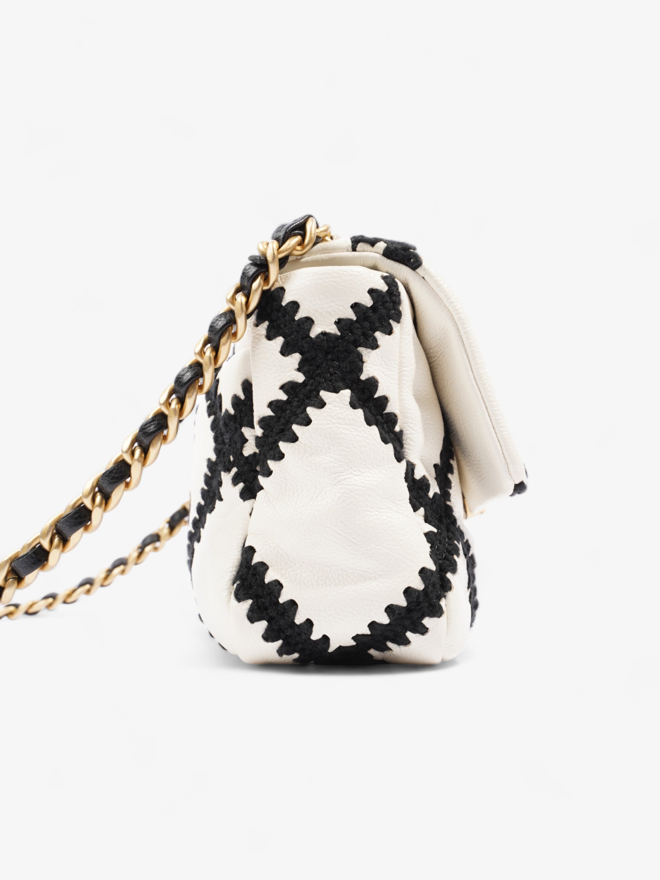 Chanel Chanel 19 Black / Cream Leather