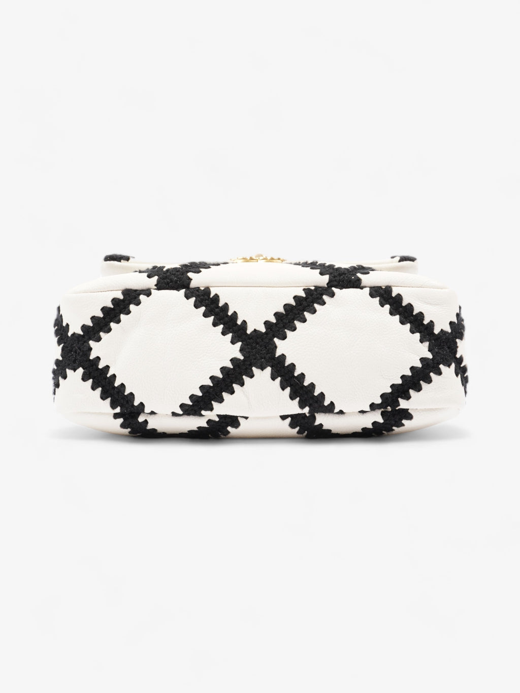 Chanel Chanel 19 Black / Cream Leather