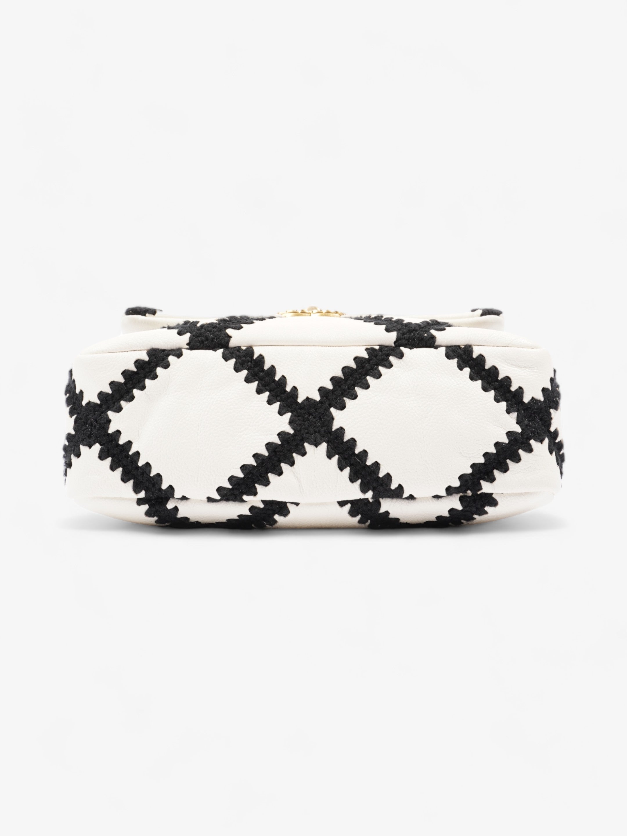 Chanel Chanel 19 Black / Cream Leather