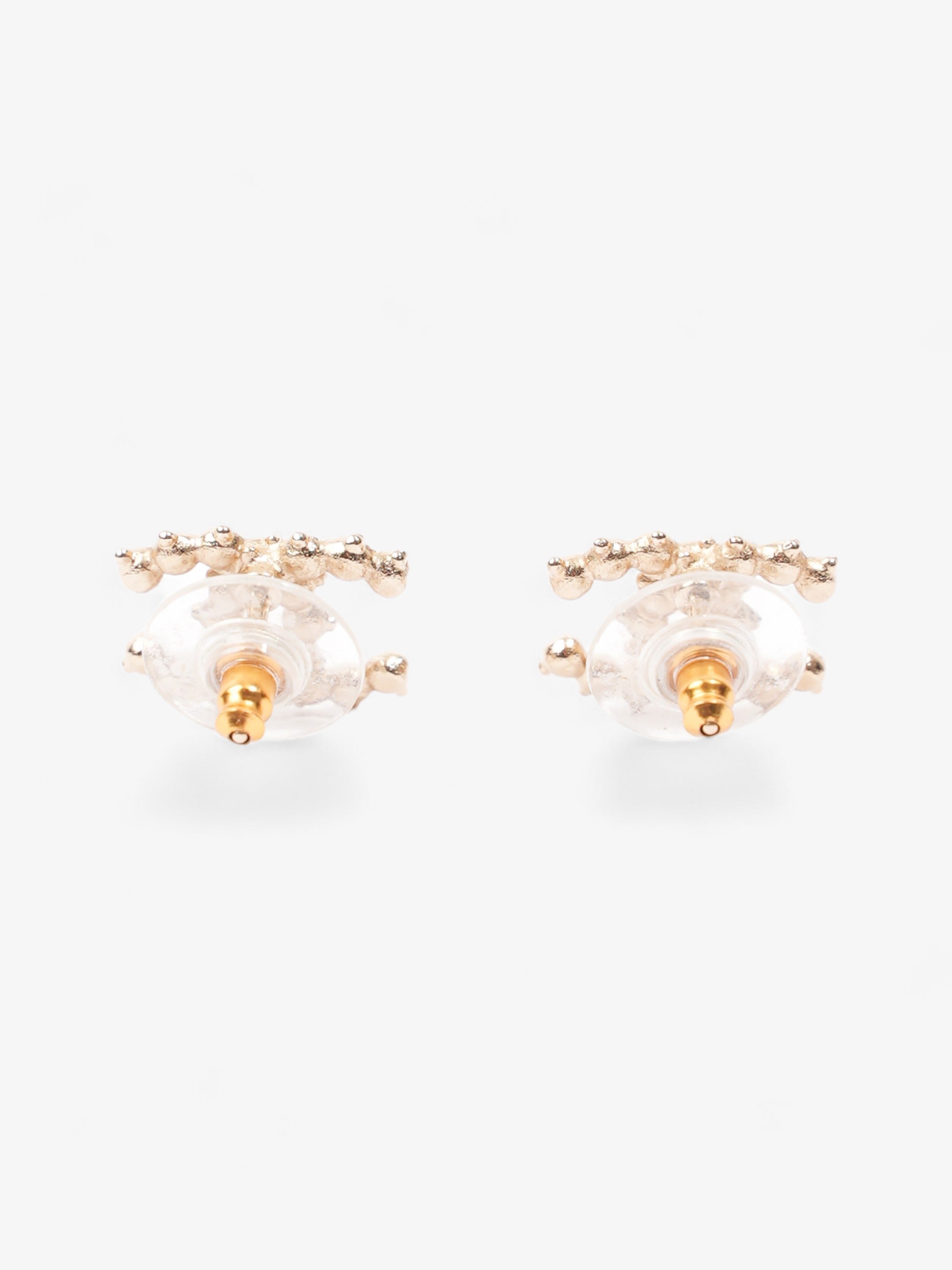 Chanel CC Pearl earrings Cream / Gold Base Metal