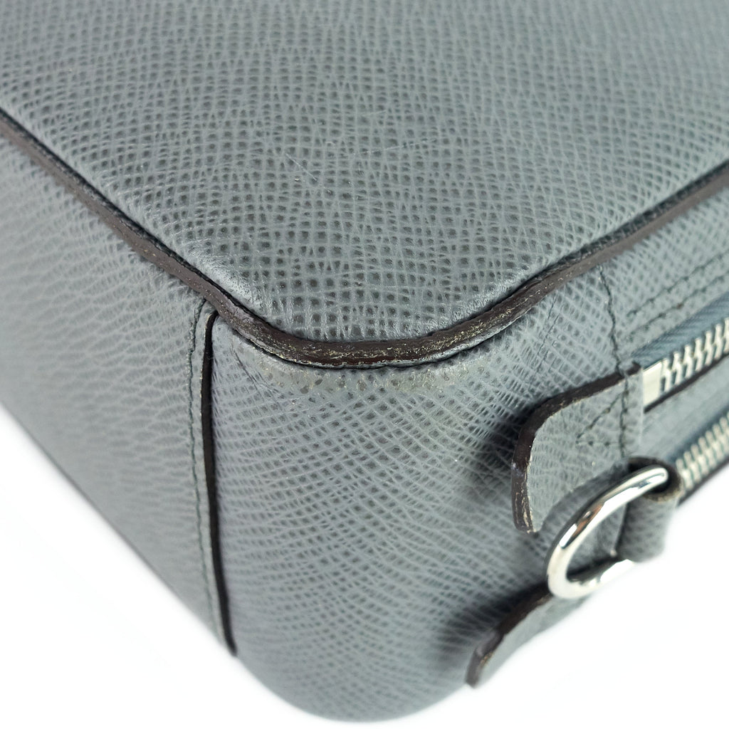 Louis Vuitto Pavel Taiga Leather Clutch Bag