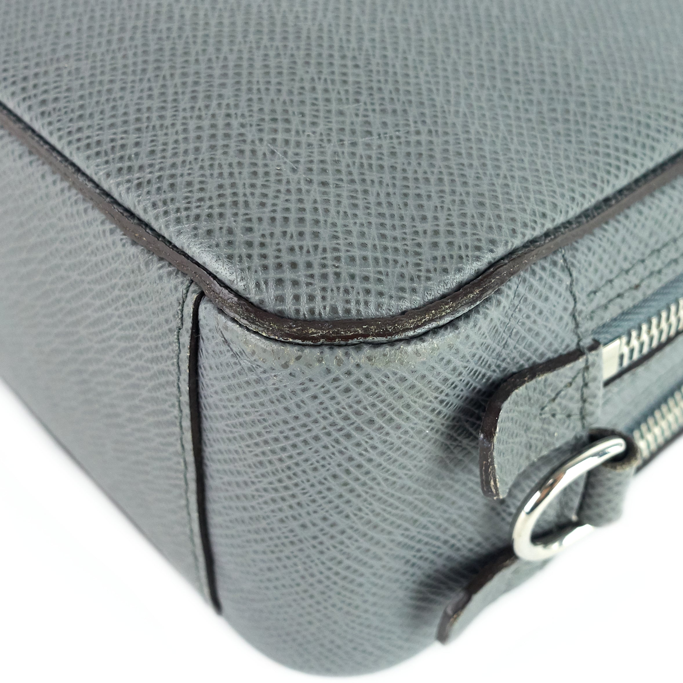 Louis Vuitto Pavel Taiga Leather Clutch Bag