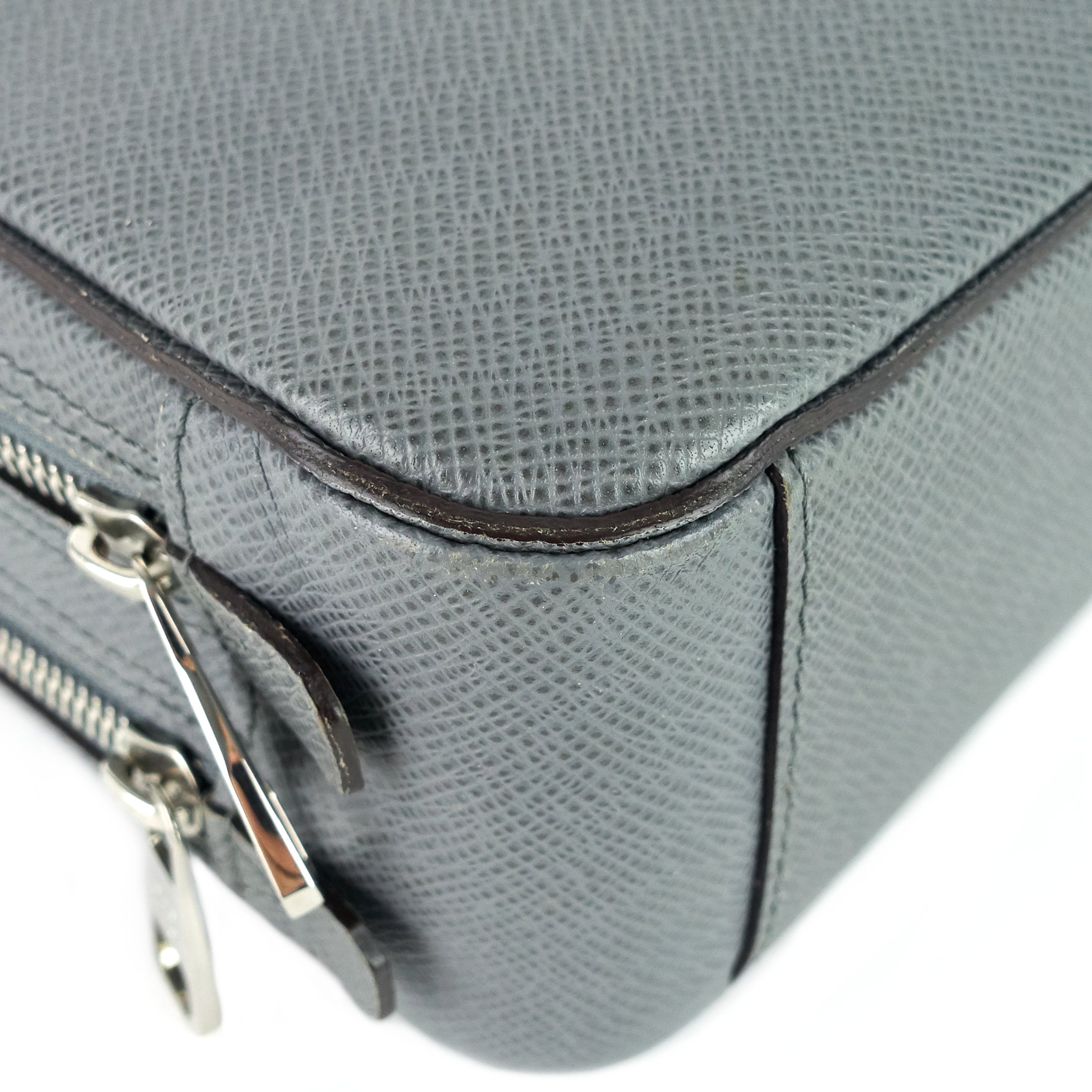 Louis Vuitto Pavel Taiga Leather Clutch Bag