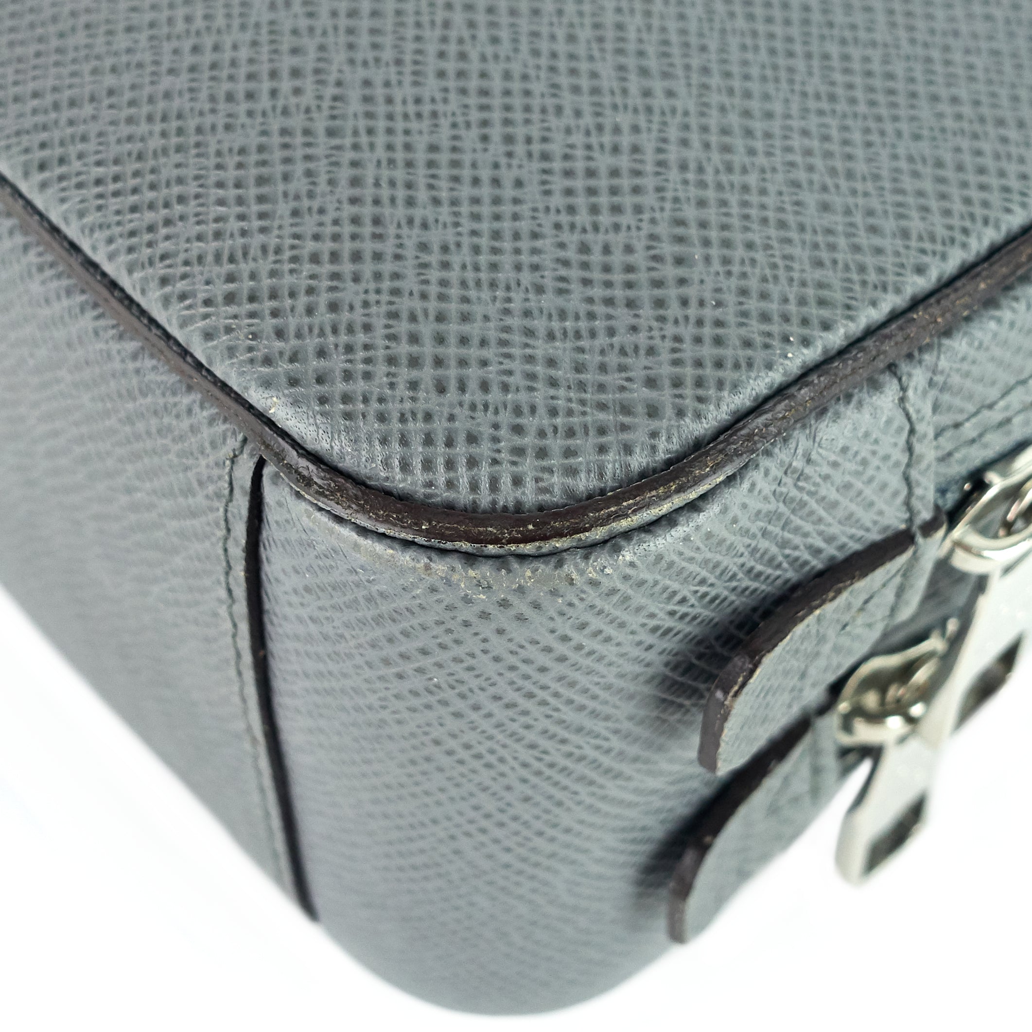 Louis Vuitto Pavel Taiga Leather Clutch Bag
