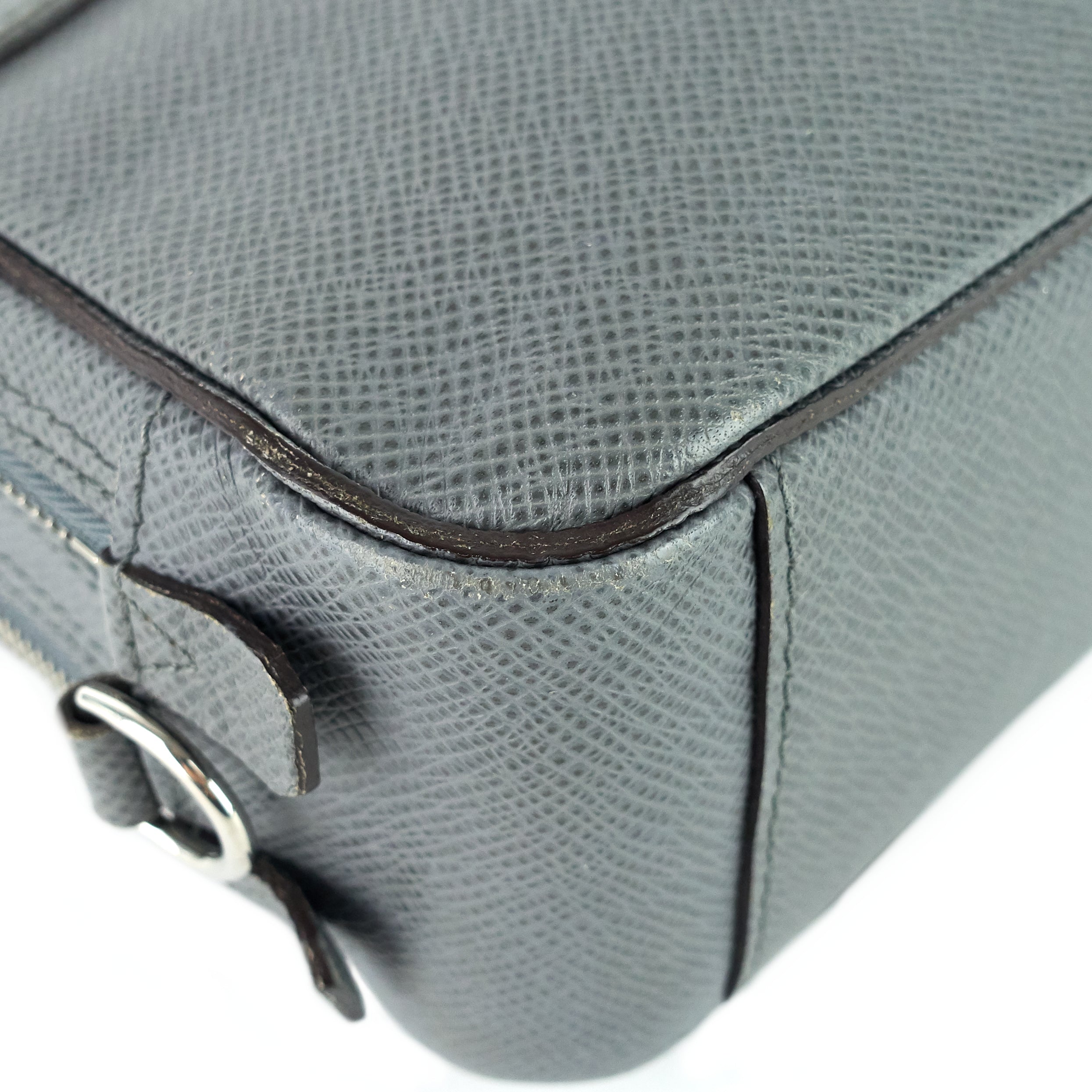 Louis Vuitto Pavel Taiga Leather Clutch Bag