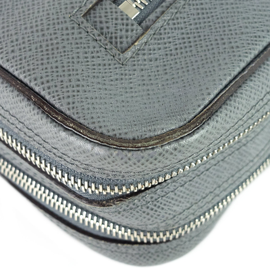 Louis Vuitto Pavel Taiga Leather Clutch Bag