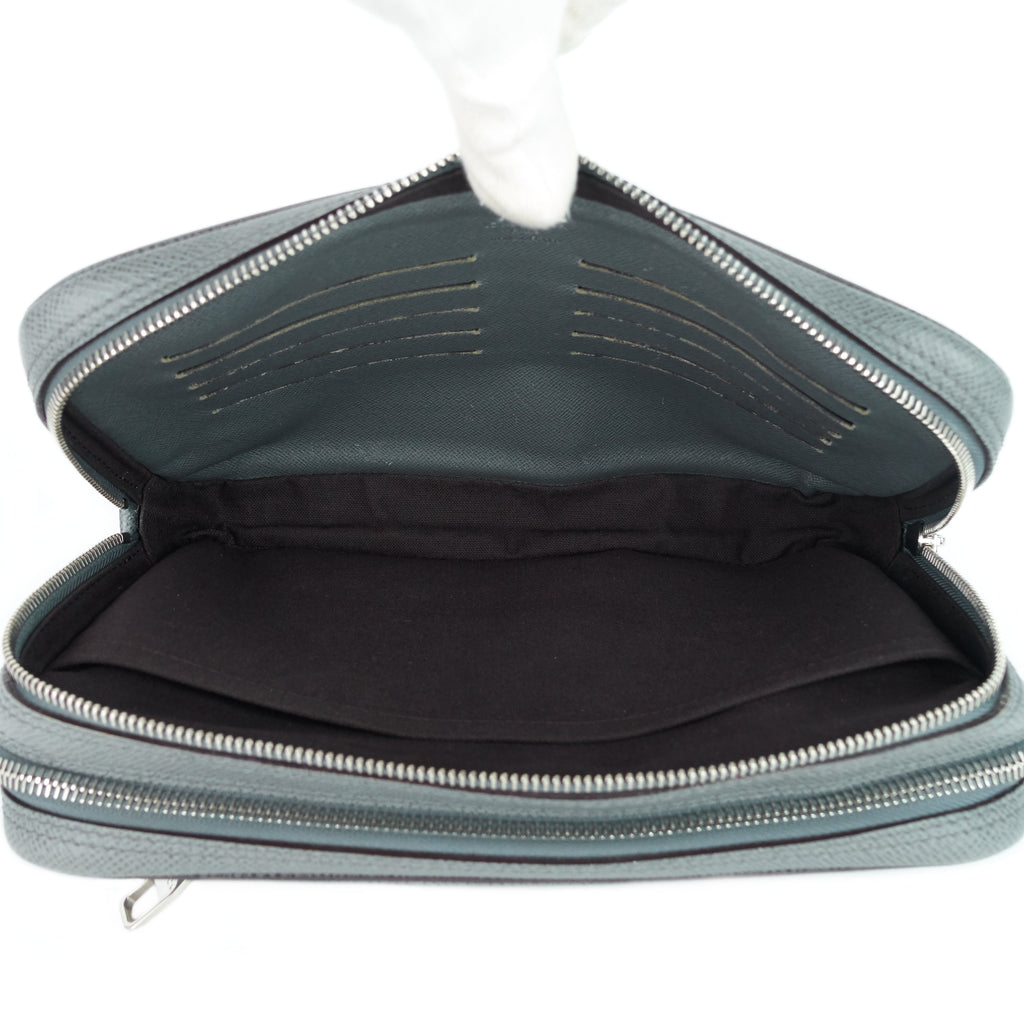 Louis Vuitto Pavel Taiga Leather Clutch Bag