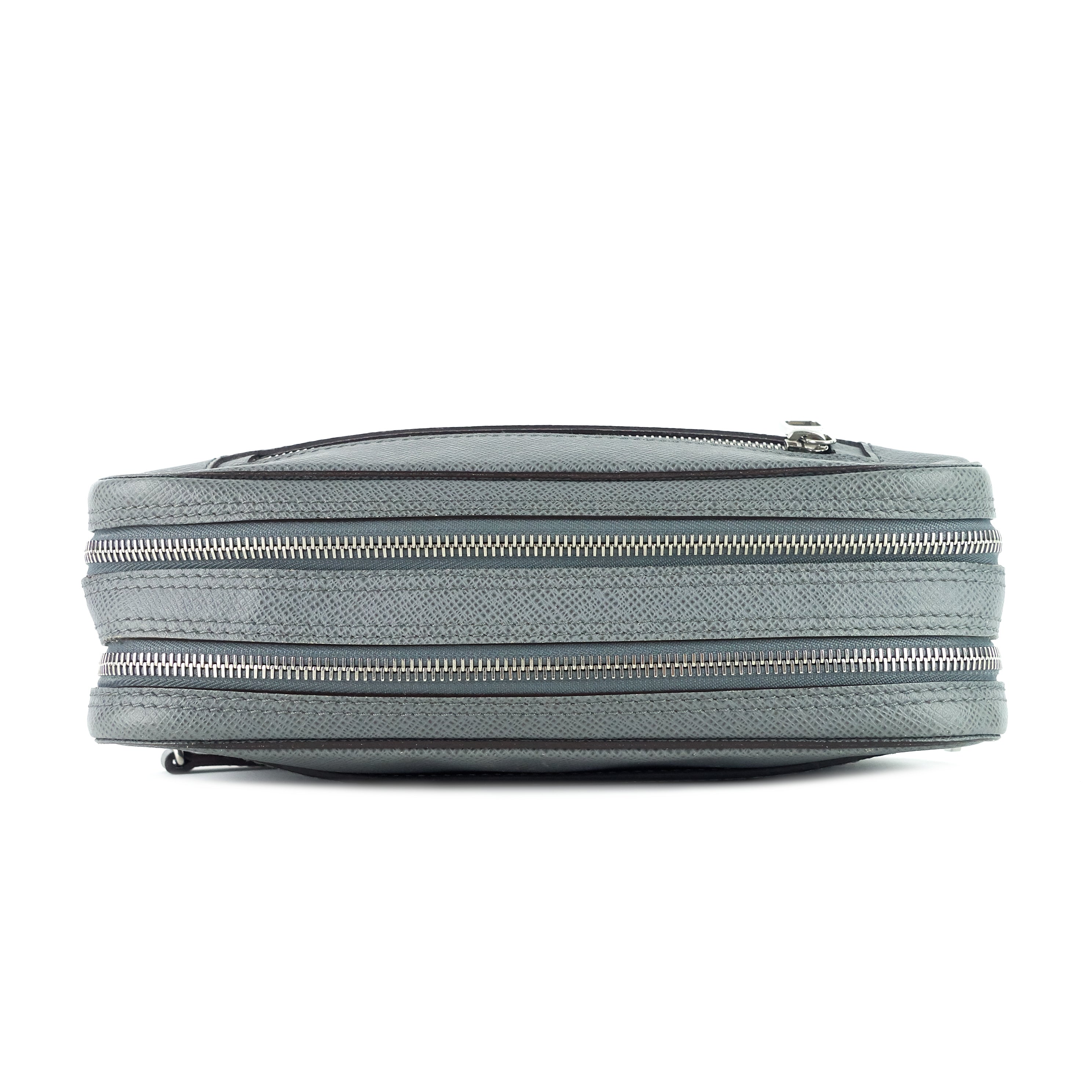 Louis Vuitto Pavel Taiga Leather Clutch Bag