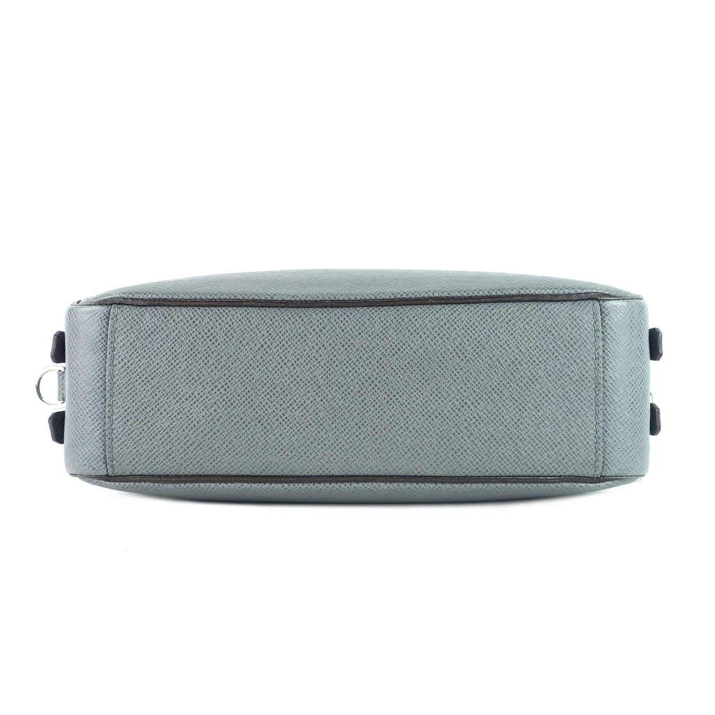 Louis Vuitto Pavel Taiga Leather Clutch Bag