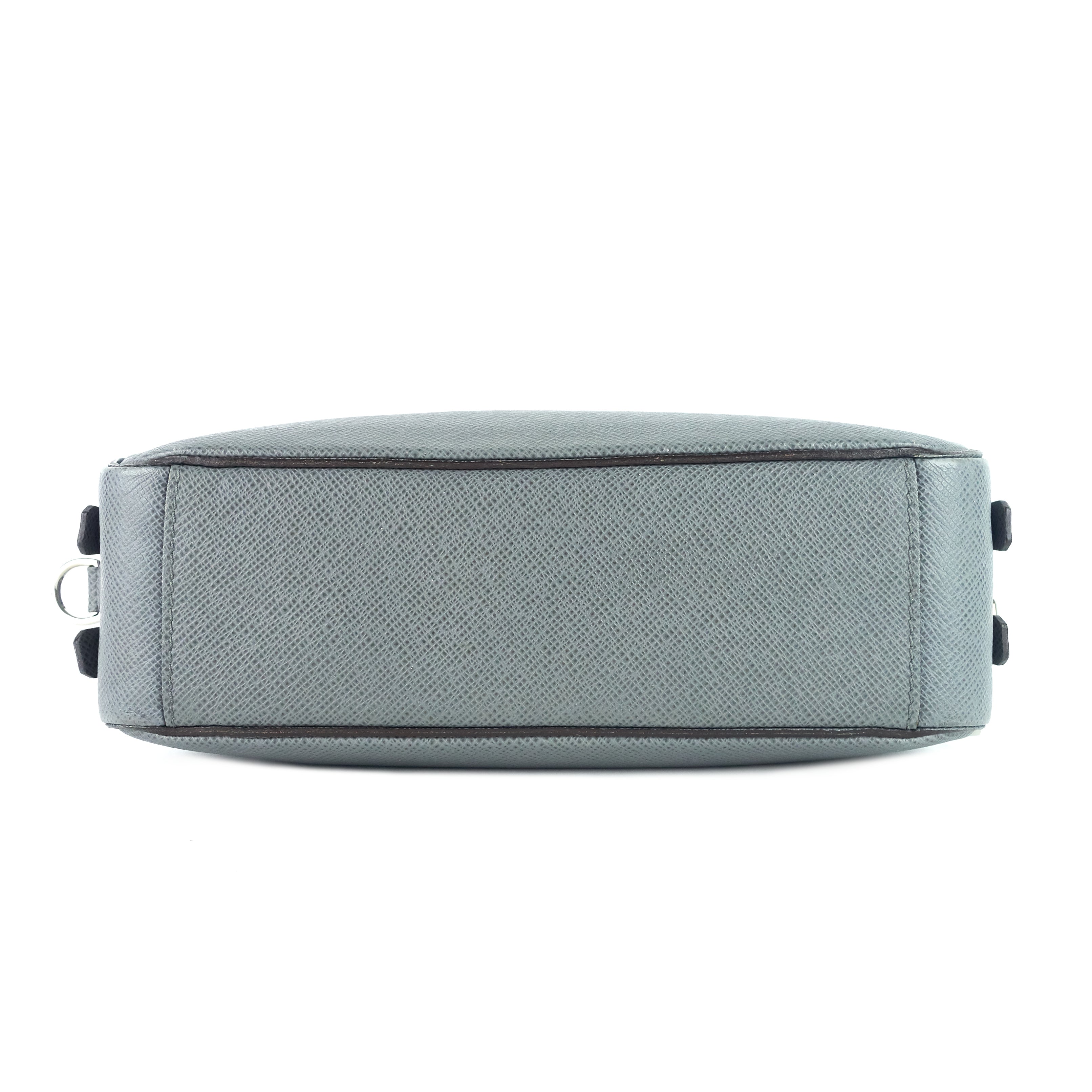 Louis Vuitto Pavel Taiga Leather Clutch Bag