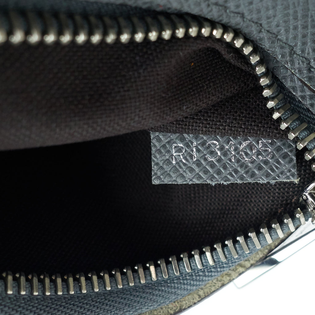 Louis Vuitto Pavel Taiga Leather Clutch Bag