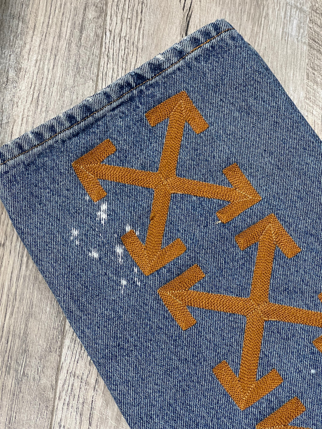 OFF-WHITE VIRGIL ABLOH DISTRESSED ARROW JEANS
