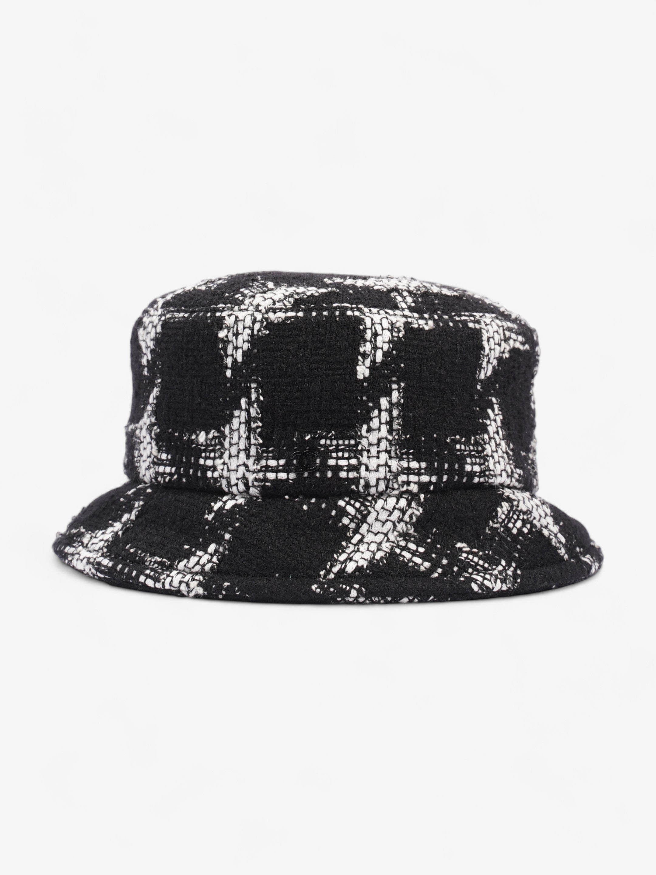 Chanel Bucket Hat Black / White Cotton Medium