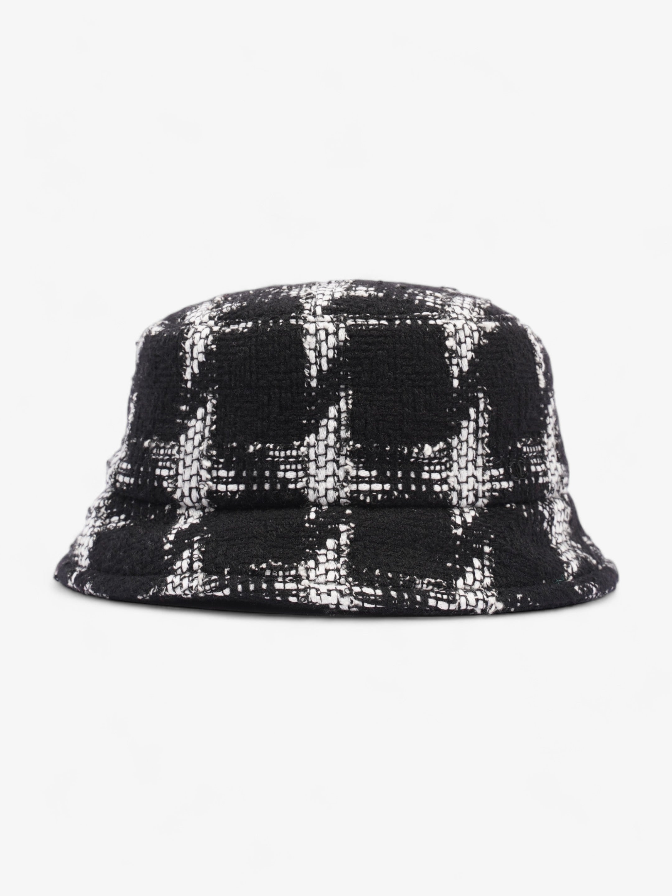 Chanel Bucket Hat Black / White Cotton Medium