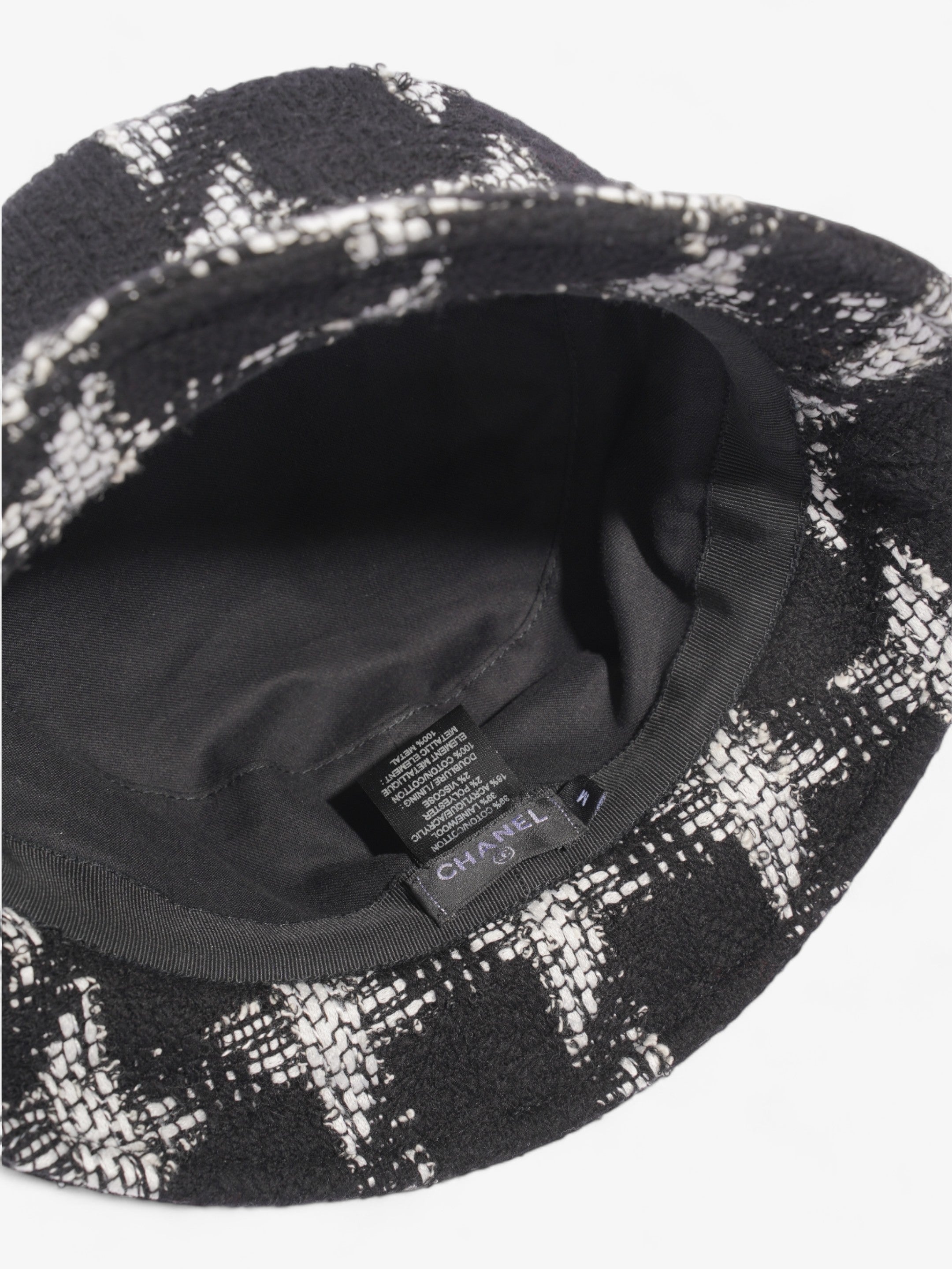 Chanel Bucket Hat Black / White Cotton Medium