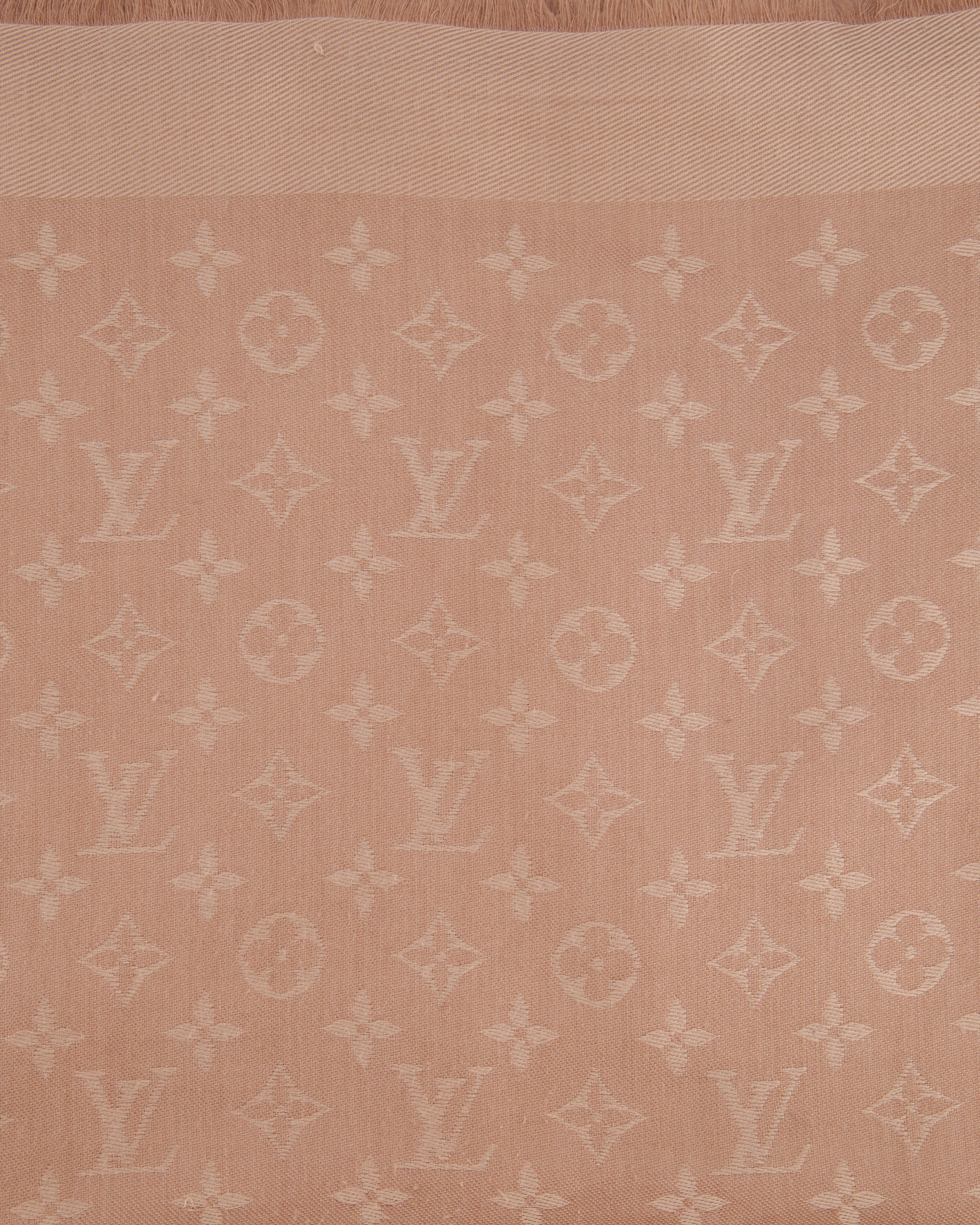 Louis Vuitton Pink Silk Monogram Shawl Size Size 142.5 cm x 142.5cm