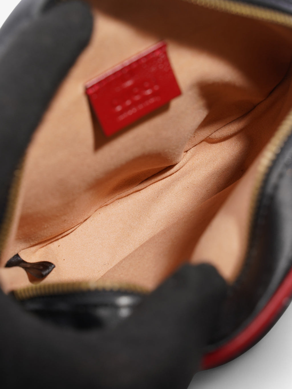 Gucci GG Marmont Round Black / Red Matelasse Leather