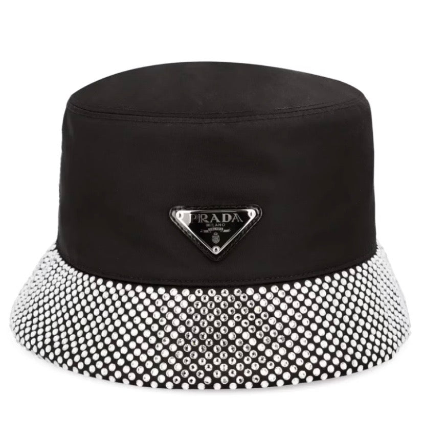 PRADA LOGO PLAQUE EMBELLISHED BUCKET HAT