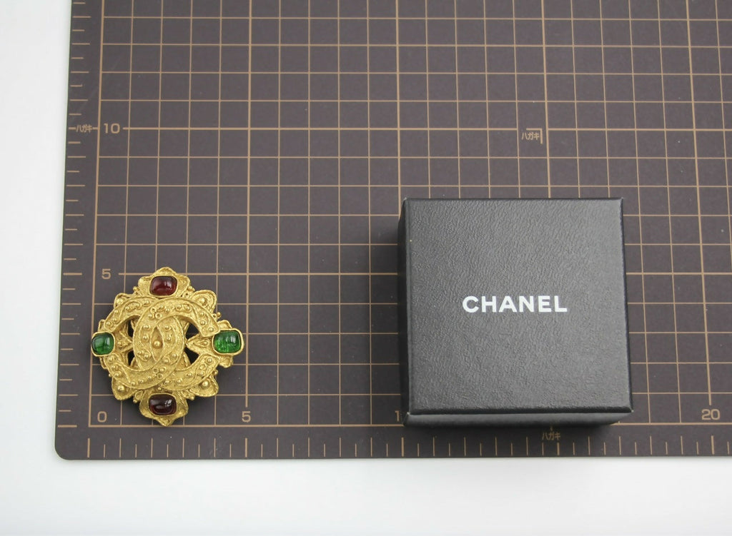 Chanel Vintage 94A Grapevine Gripoix Red and Green Gold-plated Rhombus Brooch