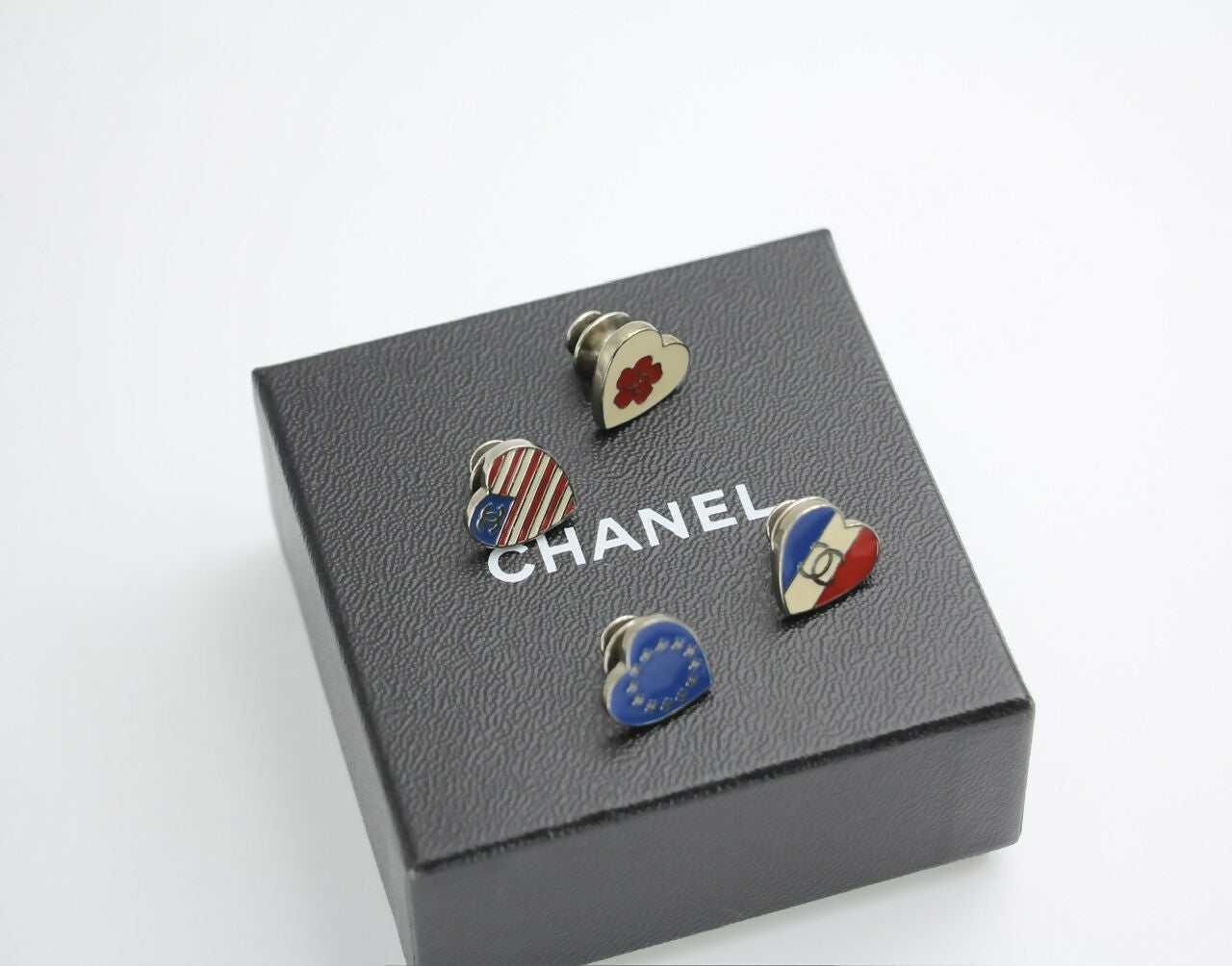 Chanel Vintage 03A Metal American Style Heart Brooch