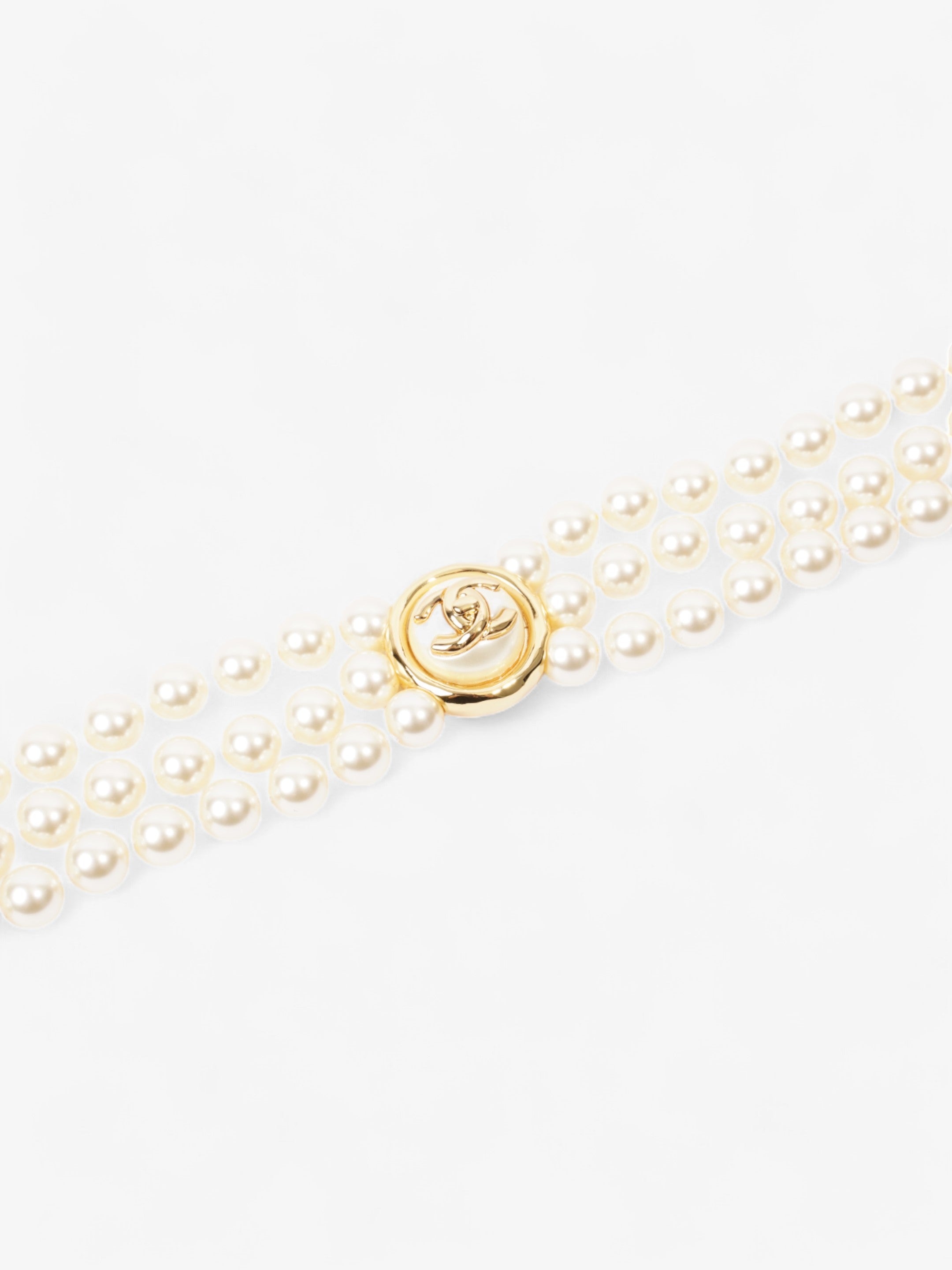 Chanel CC Pearl Chocker Gold / Pearl Base Metal