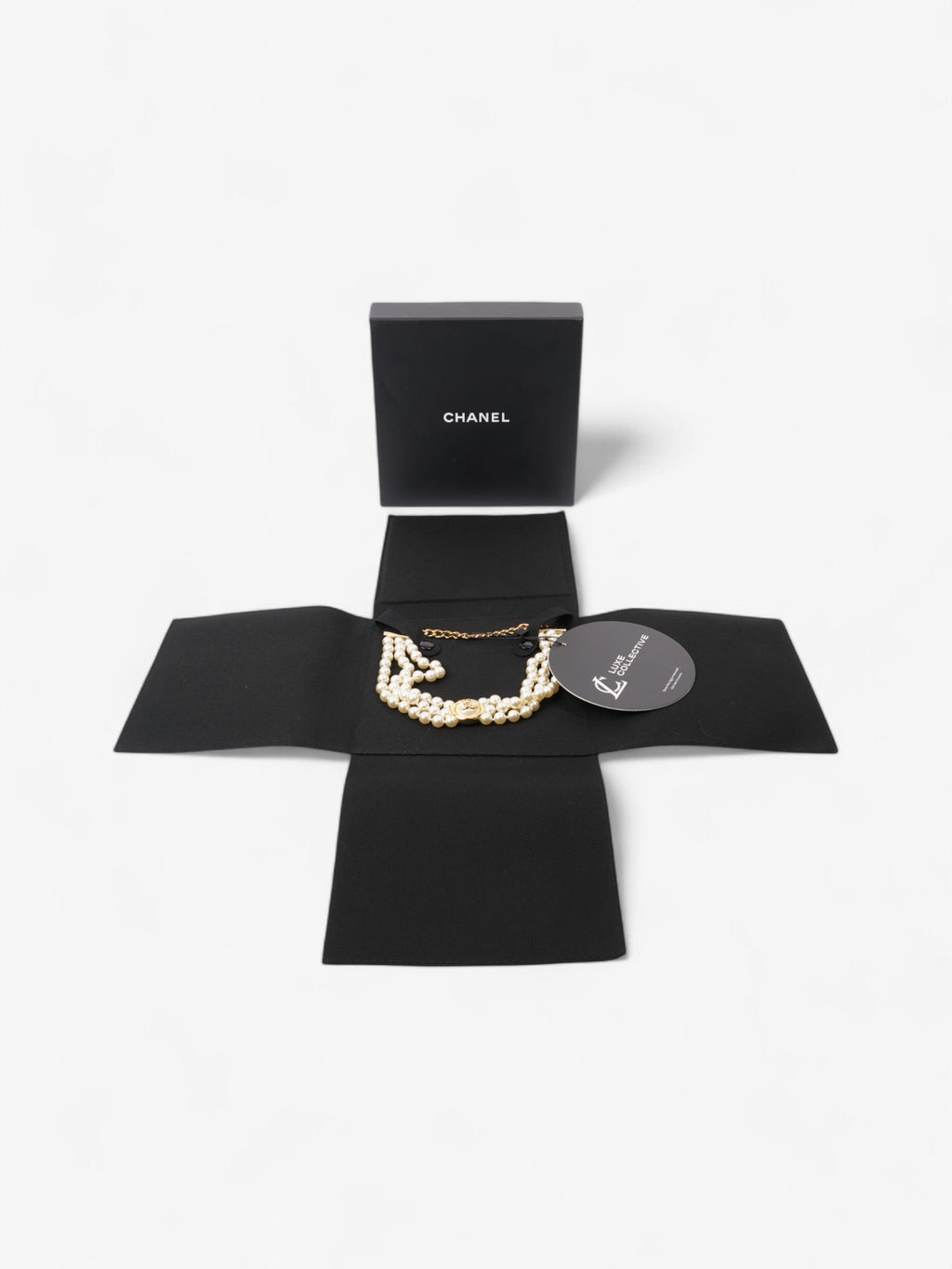 Chanel CC Pearl Chocker Gold / Pearl Base Metal