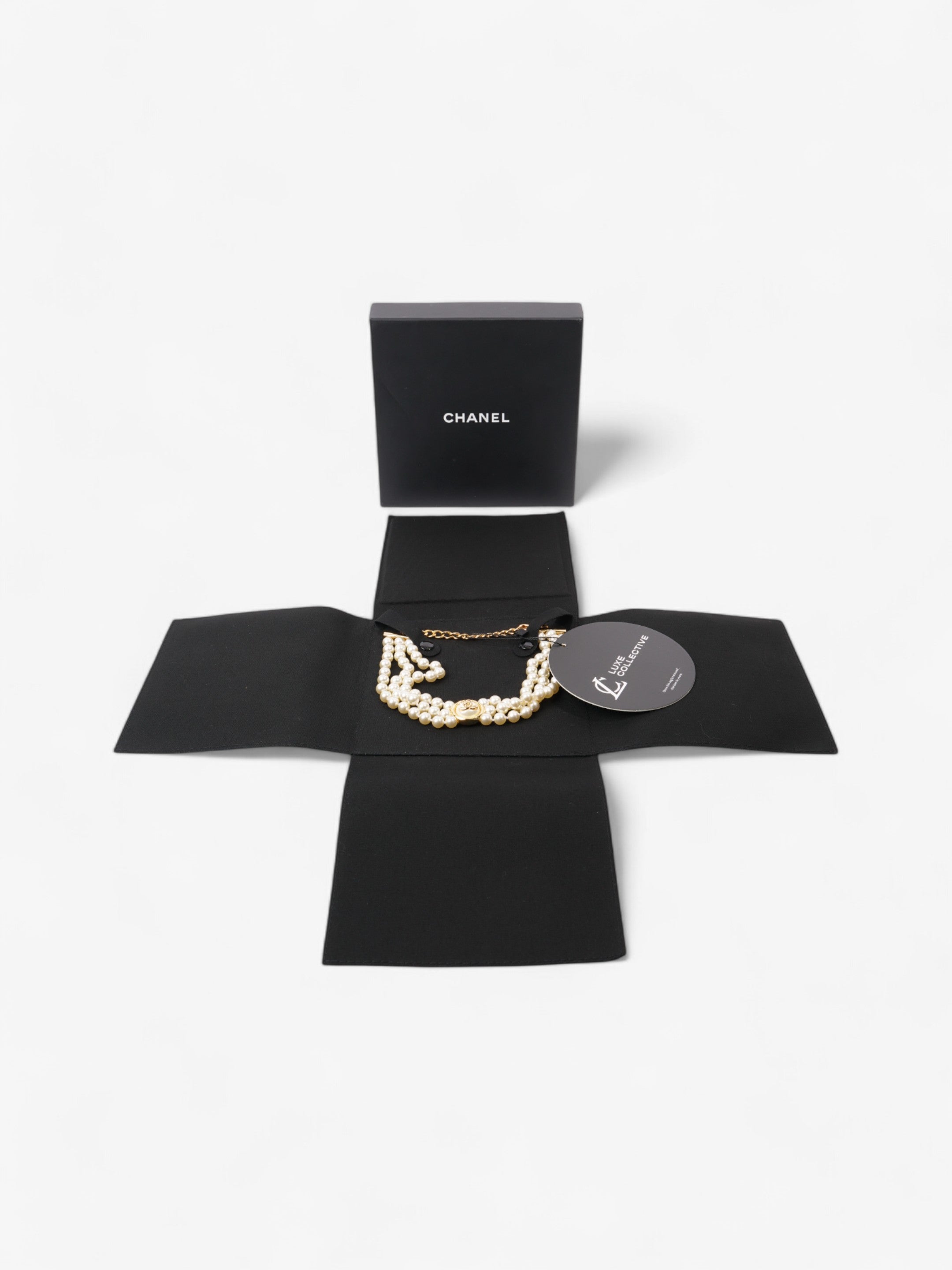 Chanel CC Pearl Chocker Gold / Pearl Base Metal