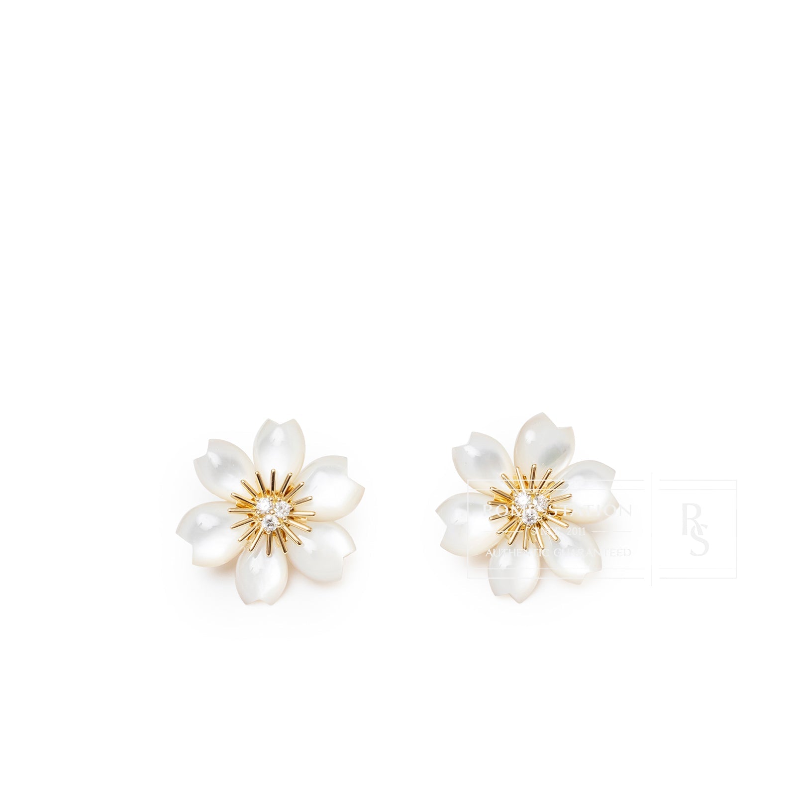Van Cleef & Arpels Rose de Noël Earrings Mini 18K yellow gold Diamond/Mother-of-pear