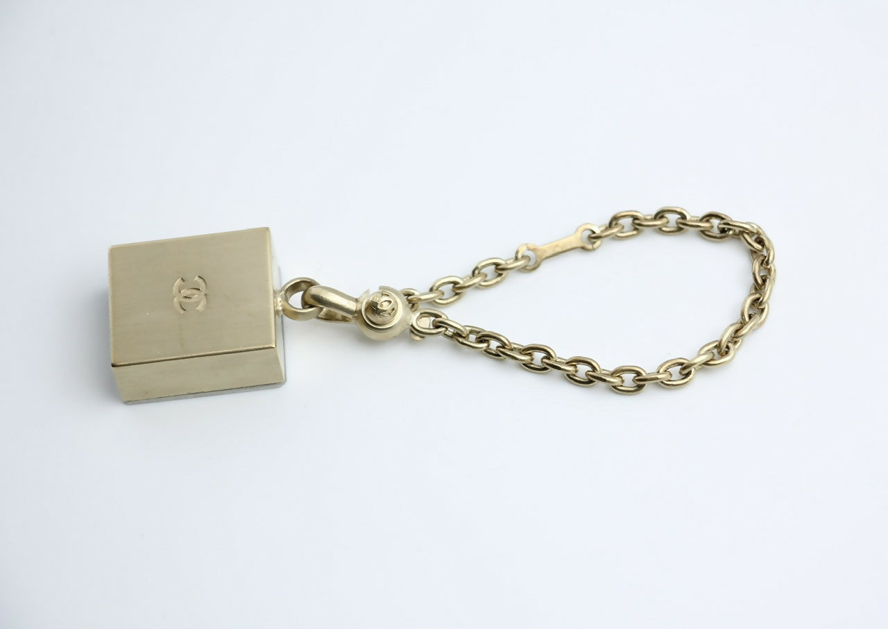 Chanel Vintage 06C Enamel + Metal + Resin White Camellia Handbag Charm Keychain