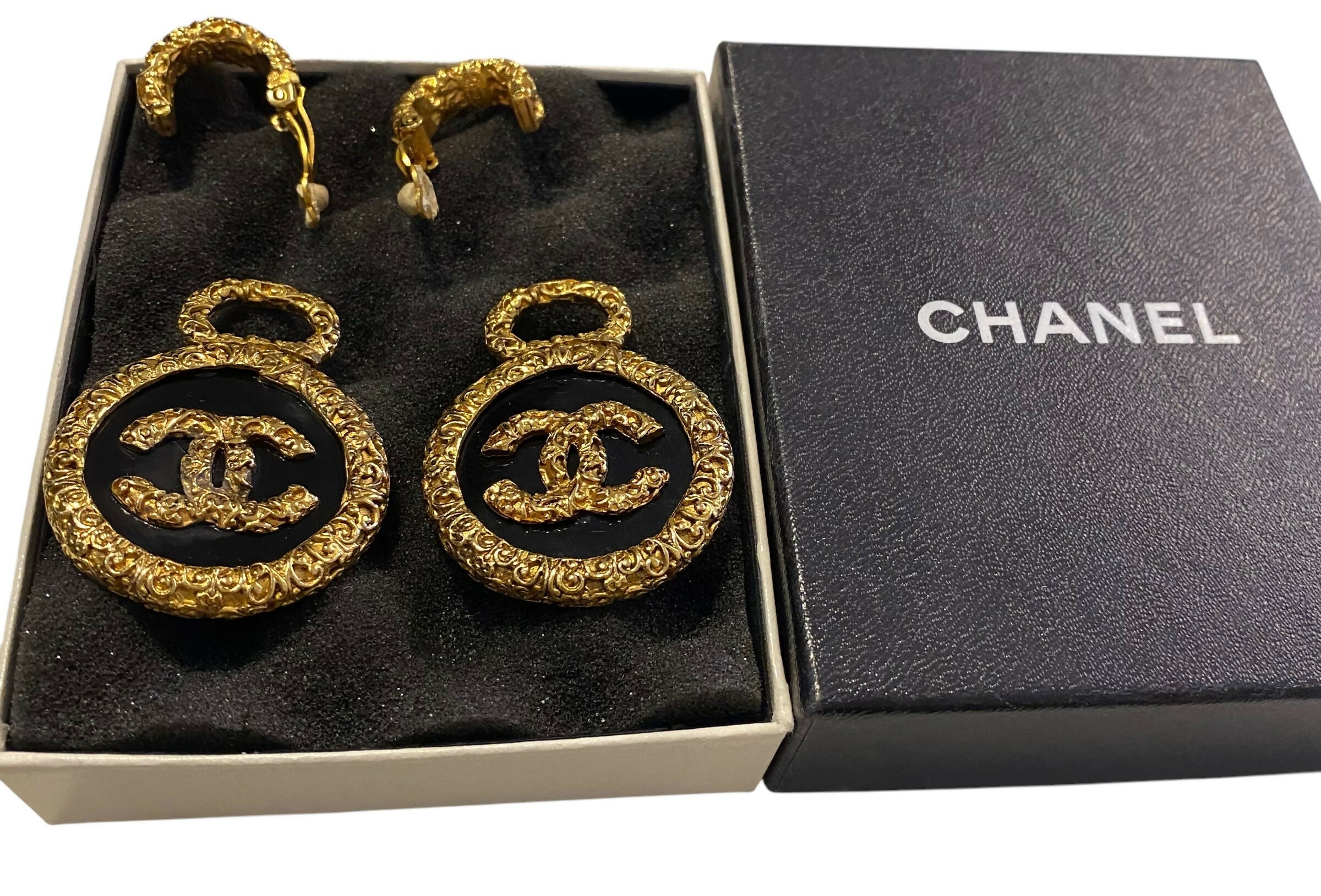 Chanel 93A Large Gold Metal Black Onyx Button Medallion Florentine Drop Dangle Clip-On Earrings