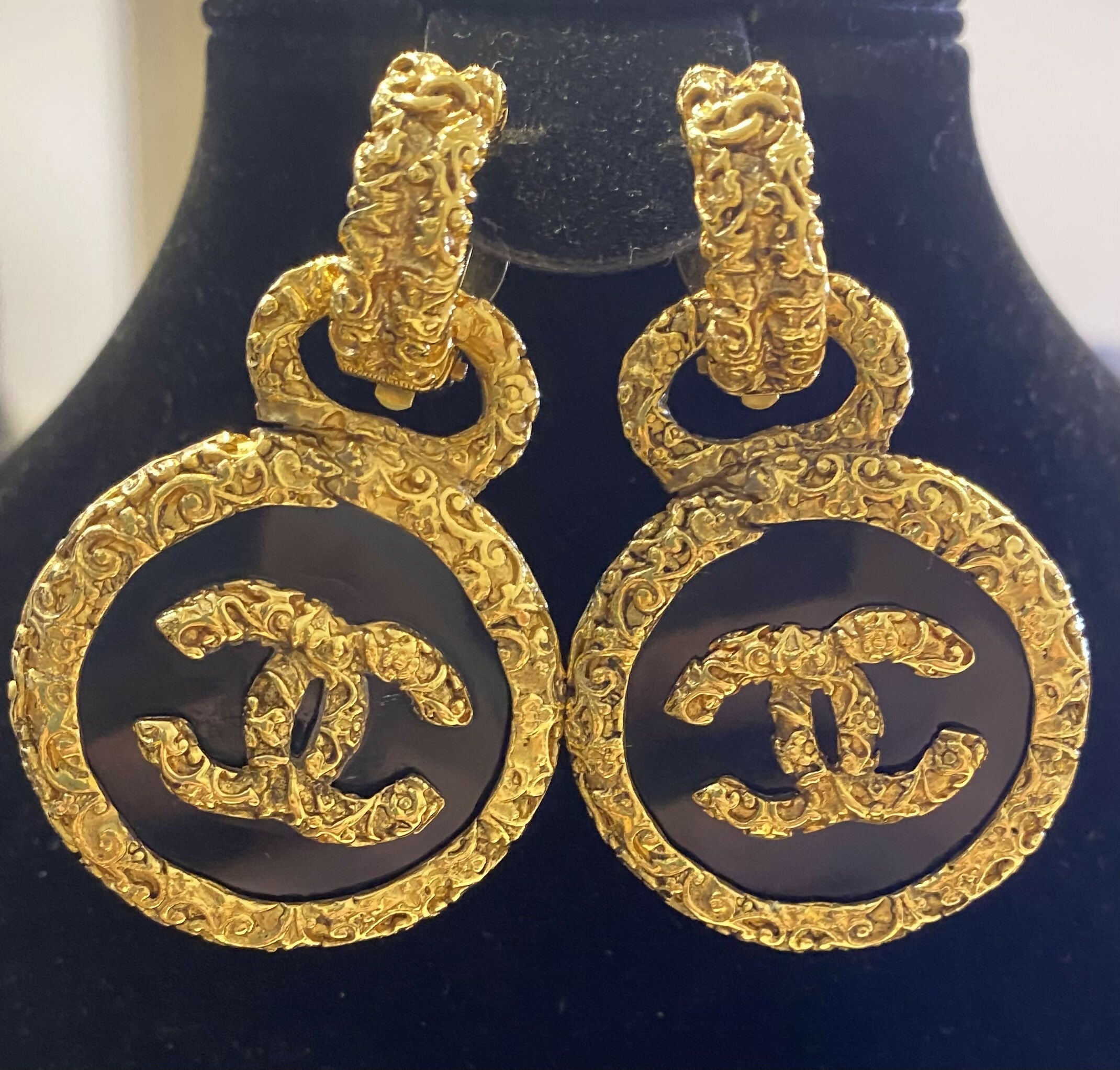 Chanel 93A Large Gold Metal Black Onyx Button Medallion Florentine Drop Dangle Clip-On Earrings