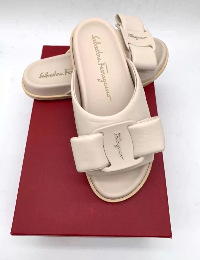 SALVATORE FERRAGAMO BOW ACCENT LEATHER  SLIDE MULES