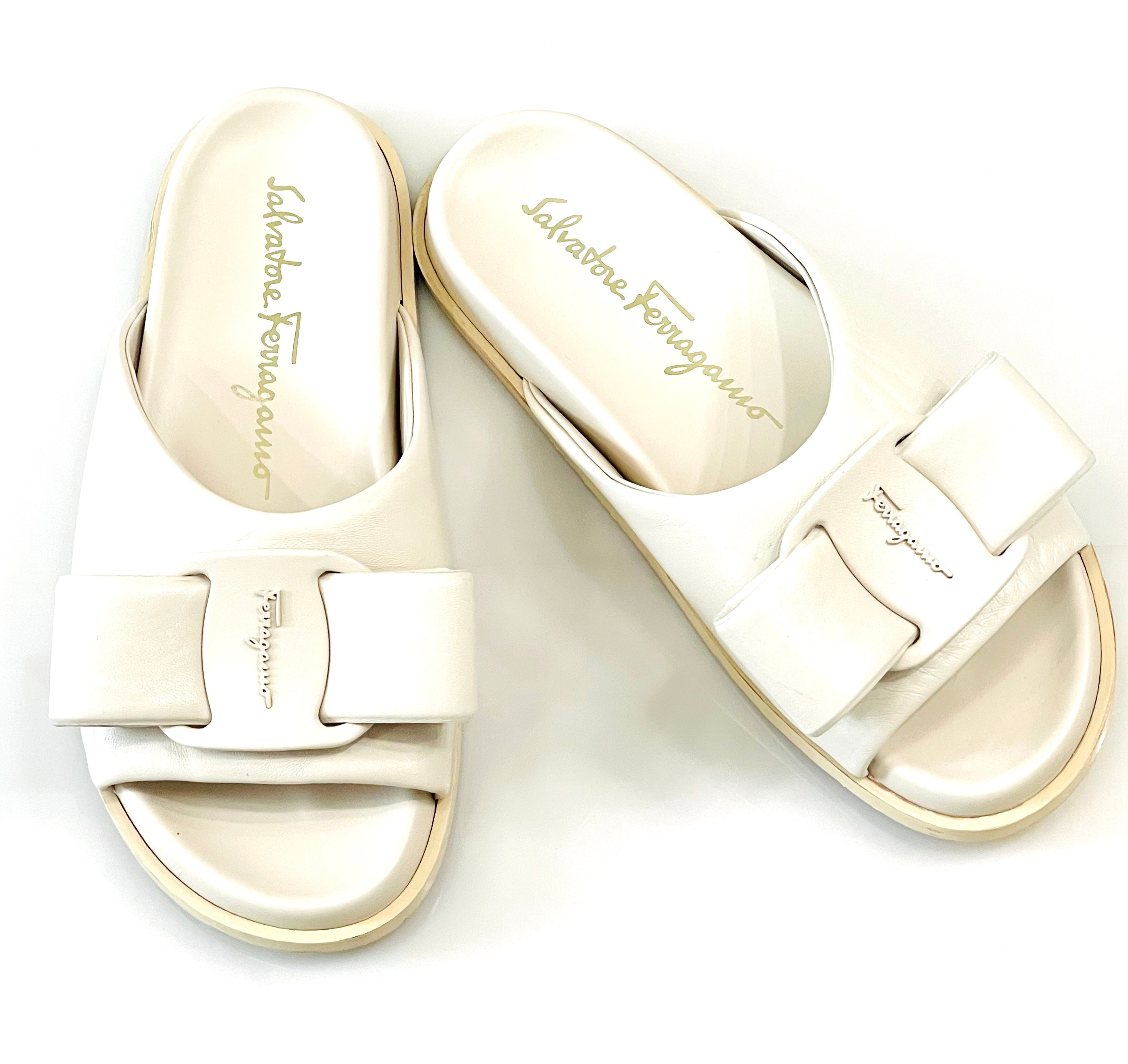 SALVATORE FERRAGAMO BOW ACCENT LEATHER  SLIDE MULES