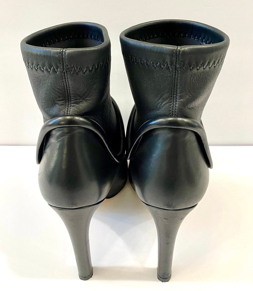 SALVATORE FERRAGAMO CALFSKIN LEATHER VARA ANKLE BOOTS