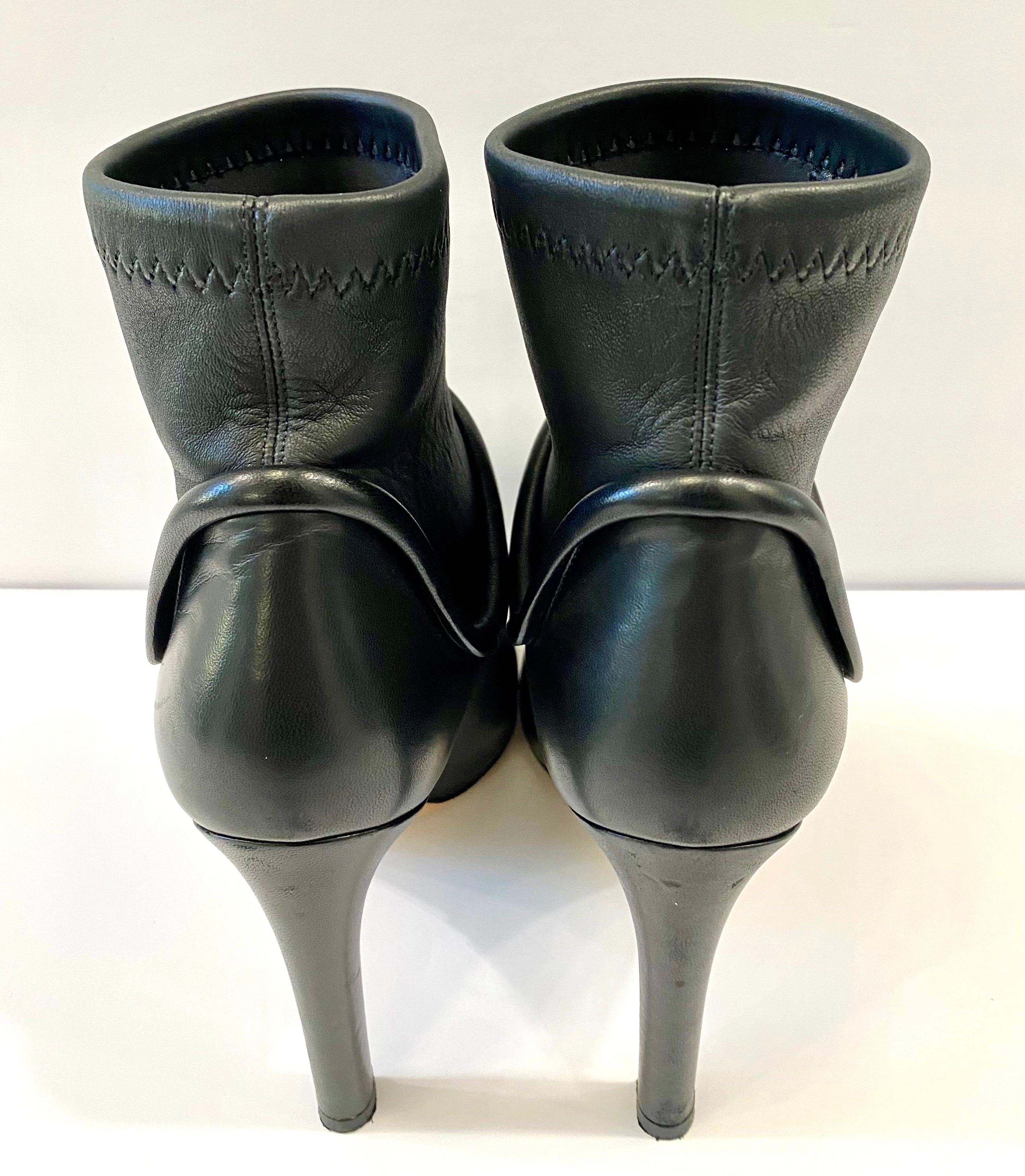 SALVATORE FERRAGAMO CALFSKIN LEATHER VARA ANKLE BOOTS