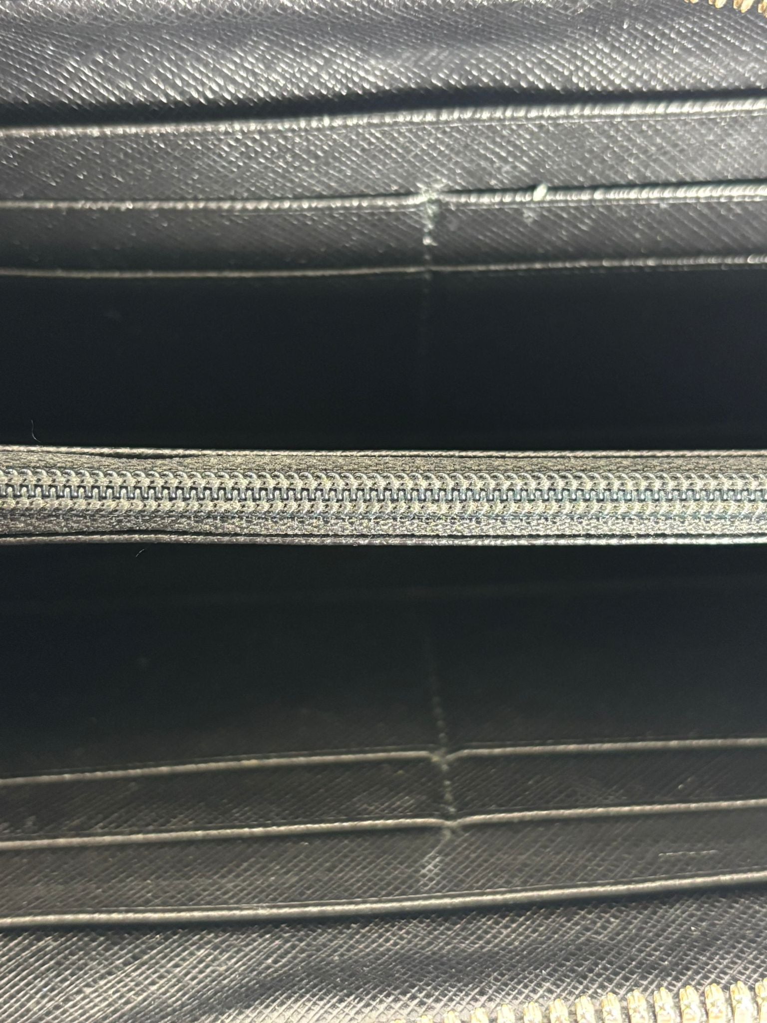 SALVATORE FERRAGAMO GANCINI ROUND ZIPPER LONG WALLET