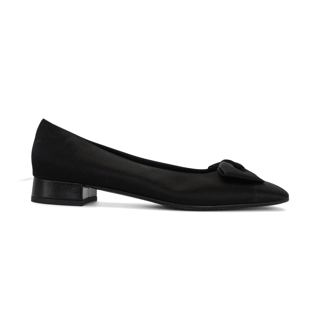 Salvatore Ferragamo 'Gloria' Kitten Heels - Women's 9.5