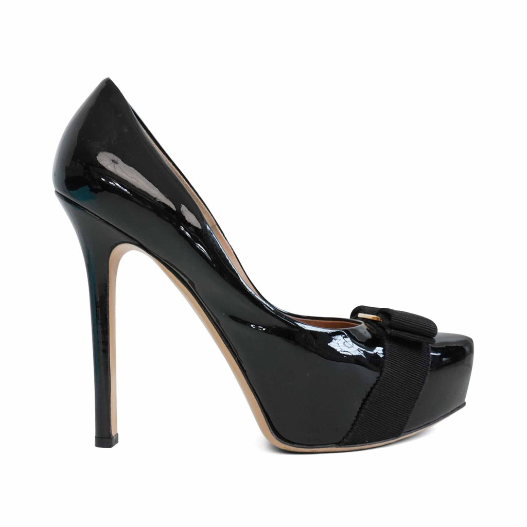 Salvatore Ferragamo 'Vara Bow' Heels - Women's 8