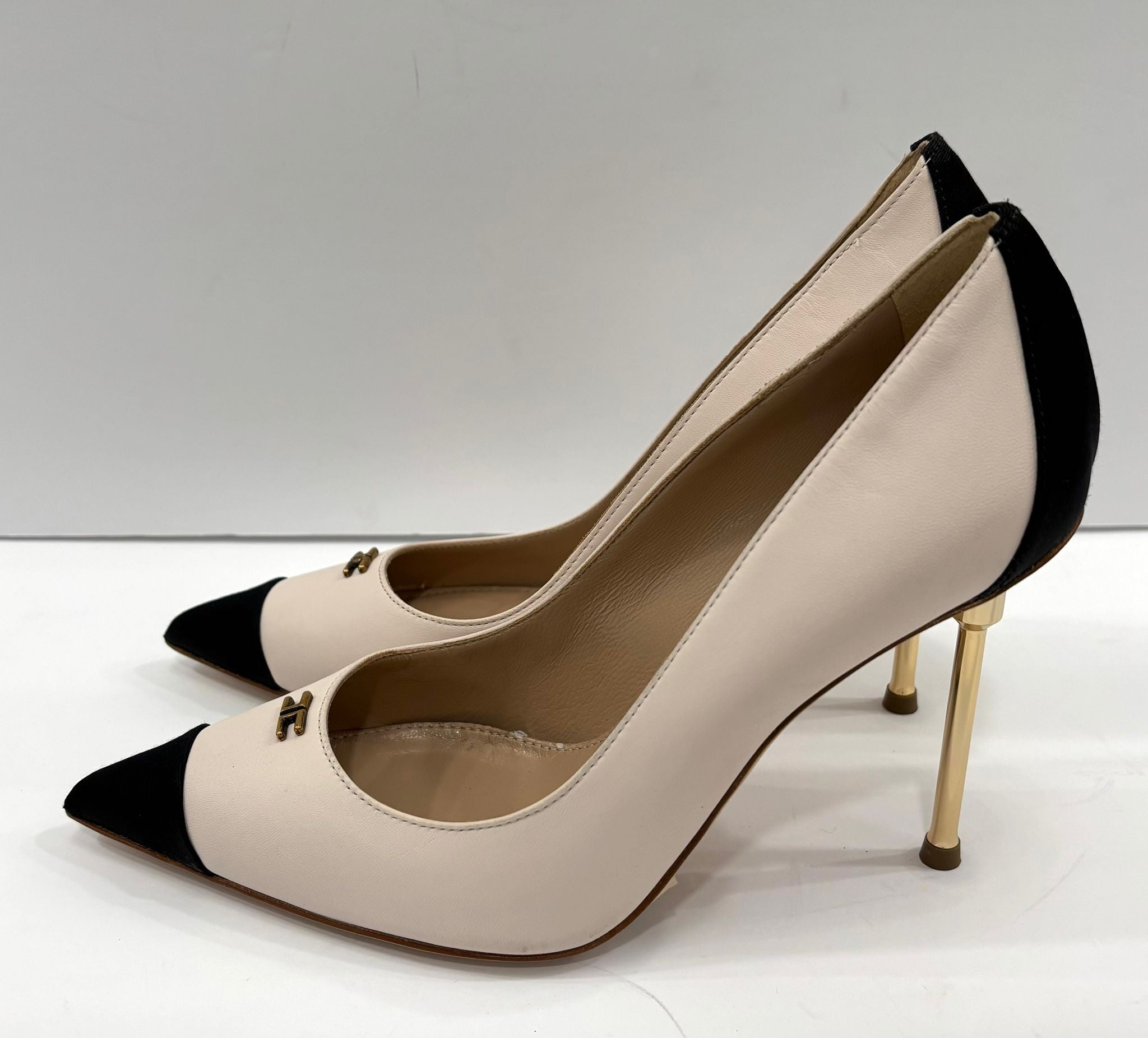 ELISABETTA FRANCHI CALFSKIN LEATHER LOGO PUMPS