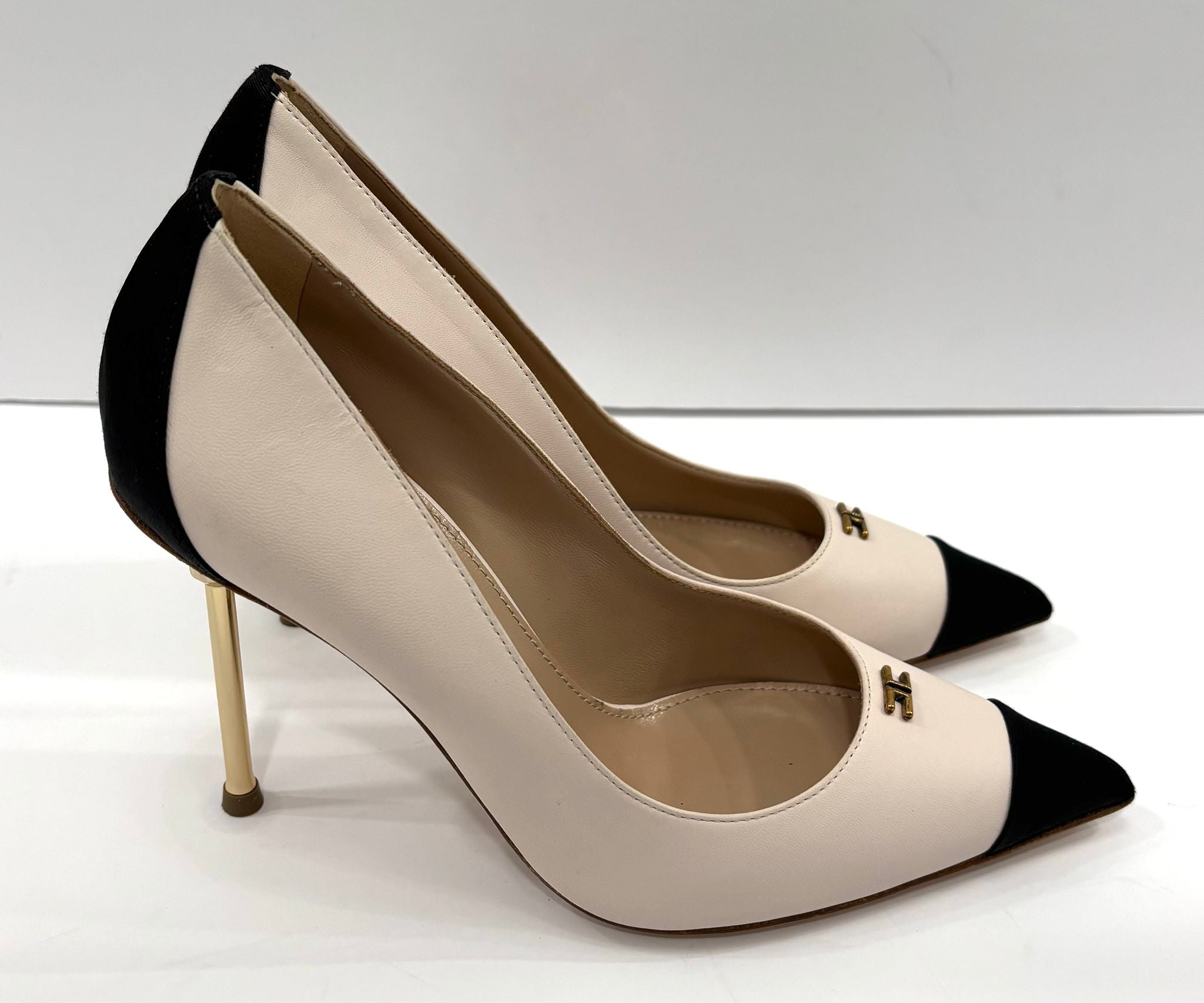 ELISABETTA FRANCHI CALFSKIN LEATHER LOGO PUMPS