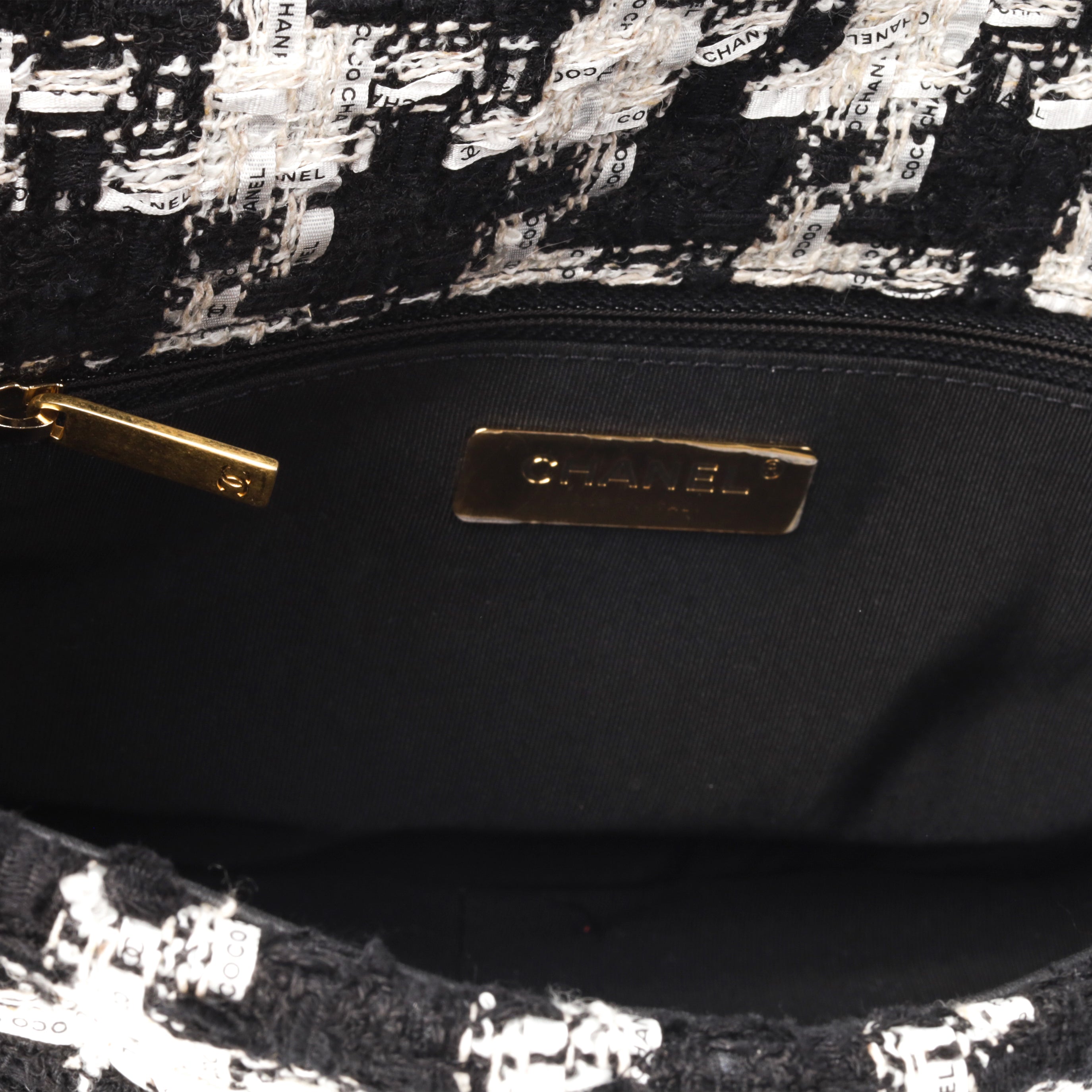 Chanel Chanel 19 - Small