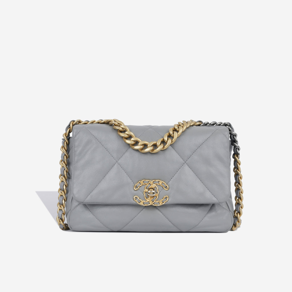 Chanel Chanel 19 - Small